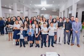 500 jóvenes estrenan aulas gracias al programa de sostenibilidad del Hotel Tabacón