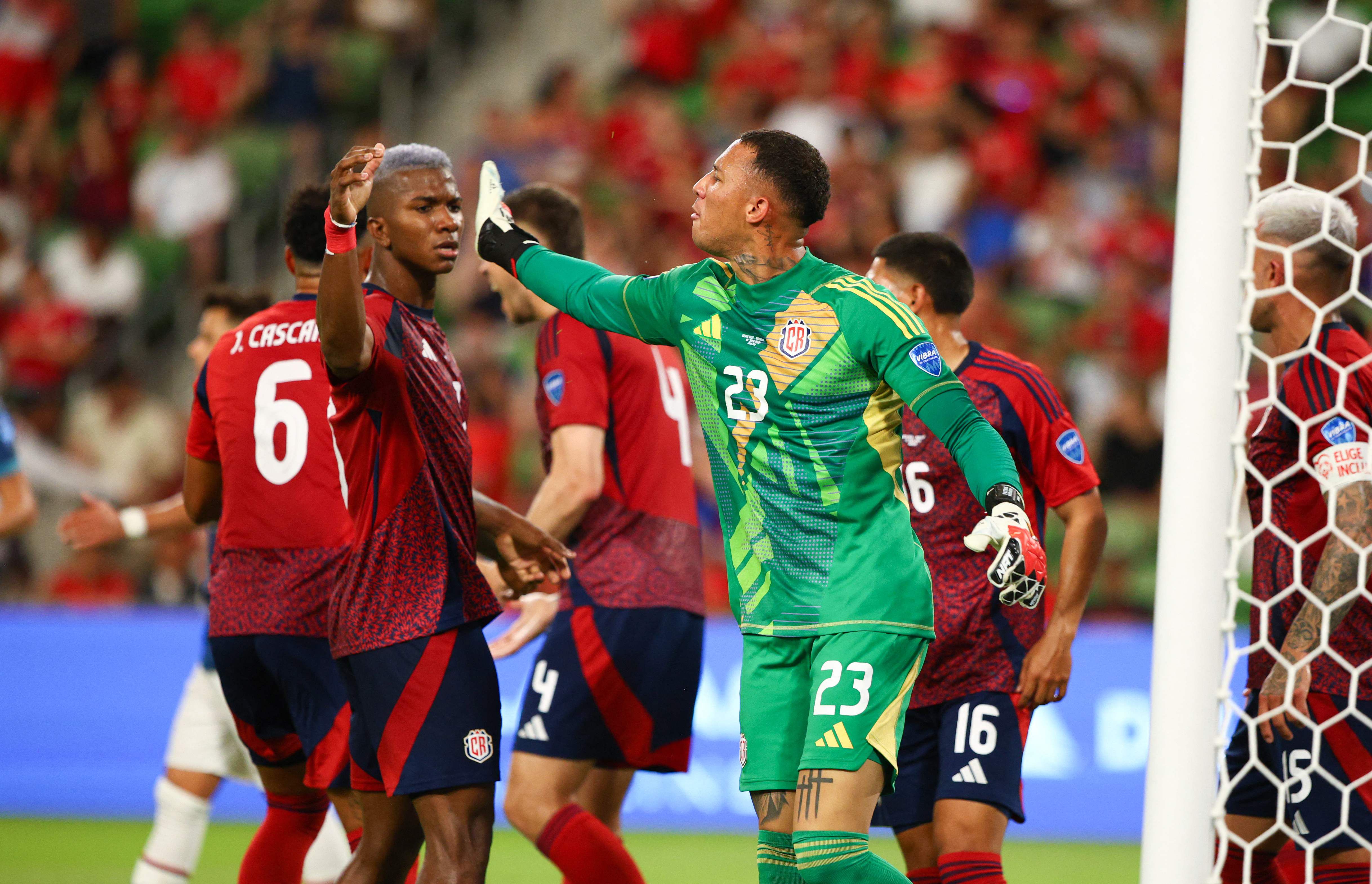 Jeyland Mitchell y Patrick Sequeira fueron puntos altos en la Selección de Costa Rica que derrotó 2-1 a Paraguay en la Copa América.