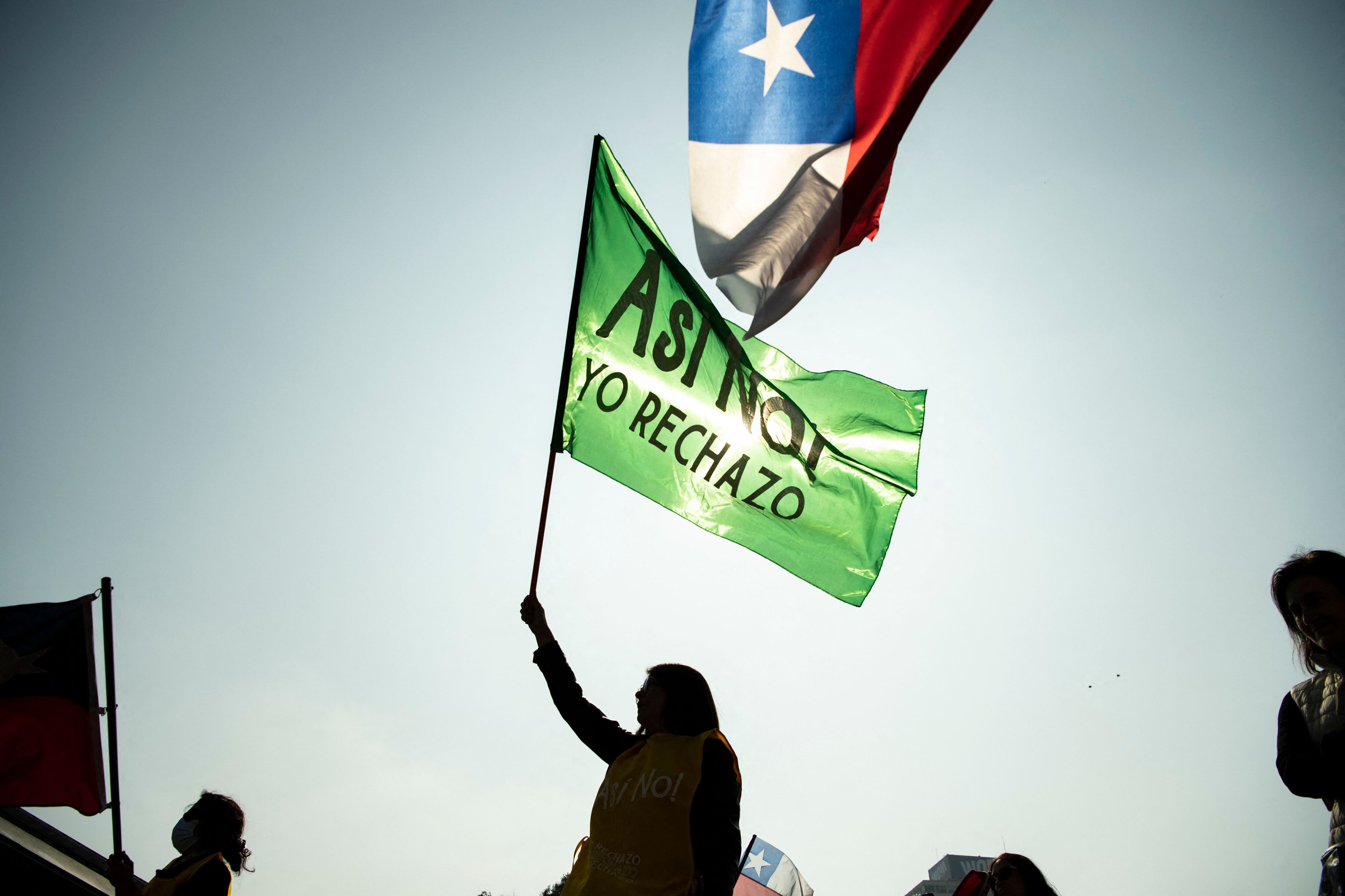 Partidarios y detractores de nueva Constitución se enfrentan en Chile