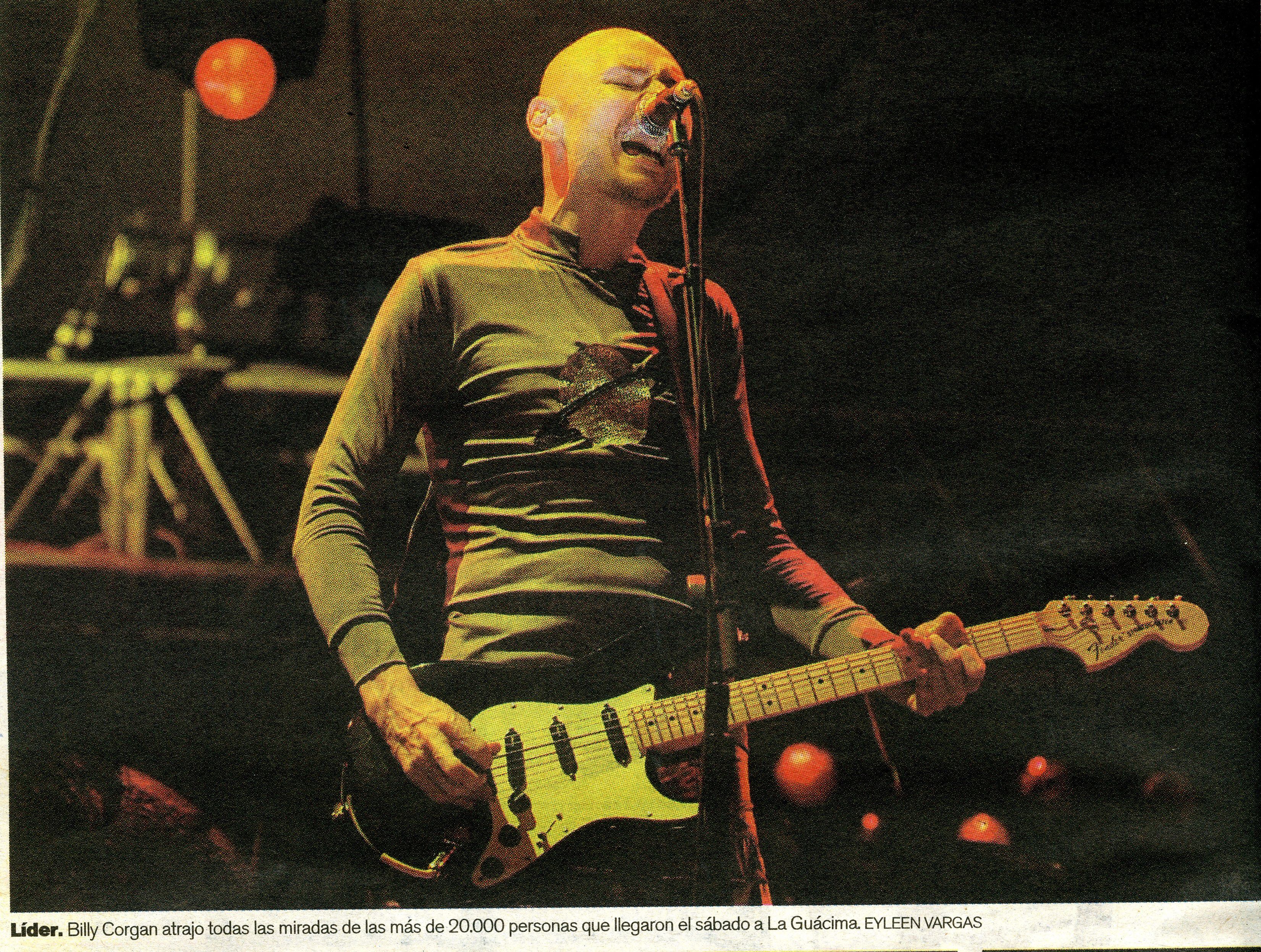 La fotógrafa Eyleen Vargas capturó uno de los momentos en que Billy Corgan cantaba y tocaba su guitarra en el concierto de Smashing Pumpkins en Costa Rica, en el 2008.