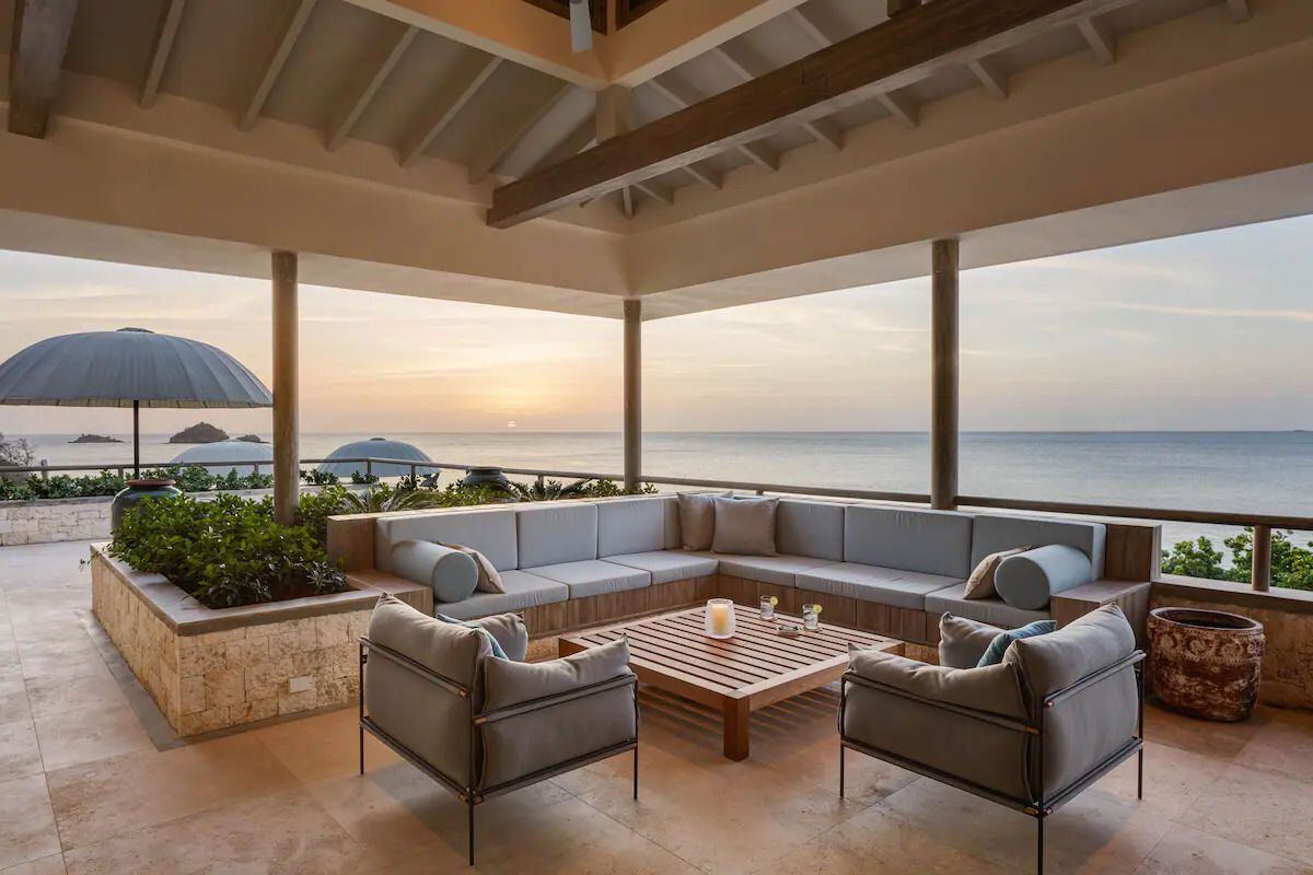 Situada en la península de Pearns Point, esta casa en Antigua cuenta con acceso directo a la playa. Fotografía: