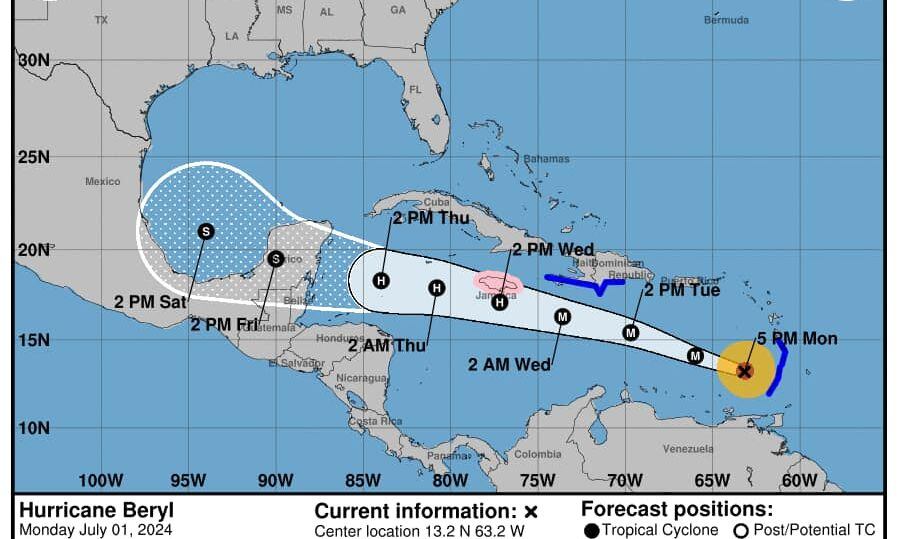 El huracán Beryl llegaría el miércoles a Jamaica, y entre jueves y viernes al golfo de Fonseca, en Honduras. Imagen: Centro Nacional de Huracanes.