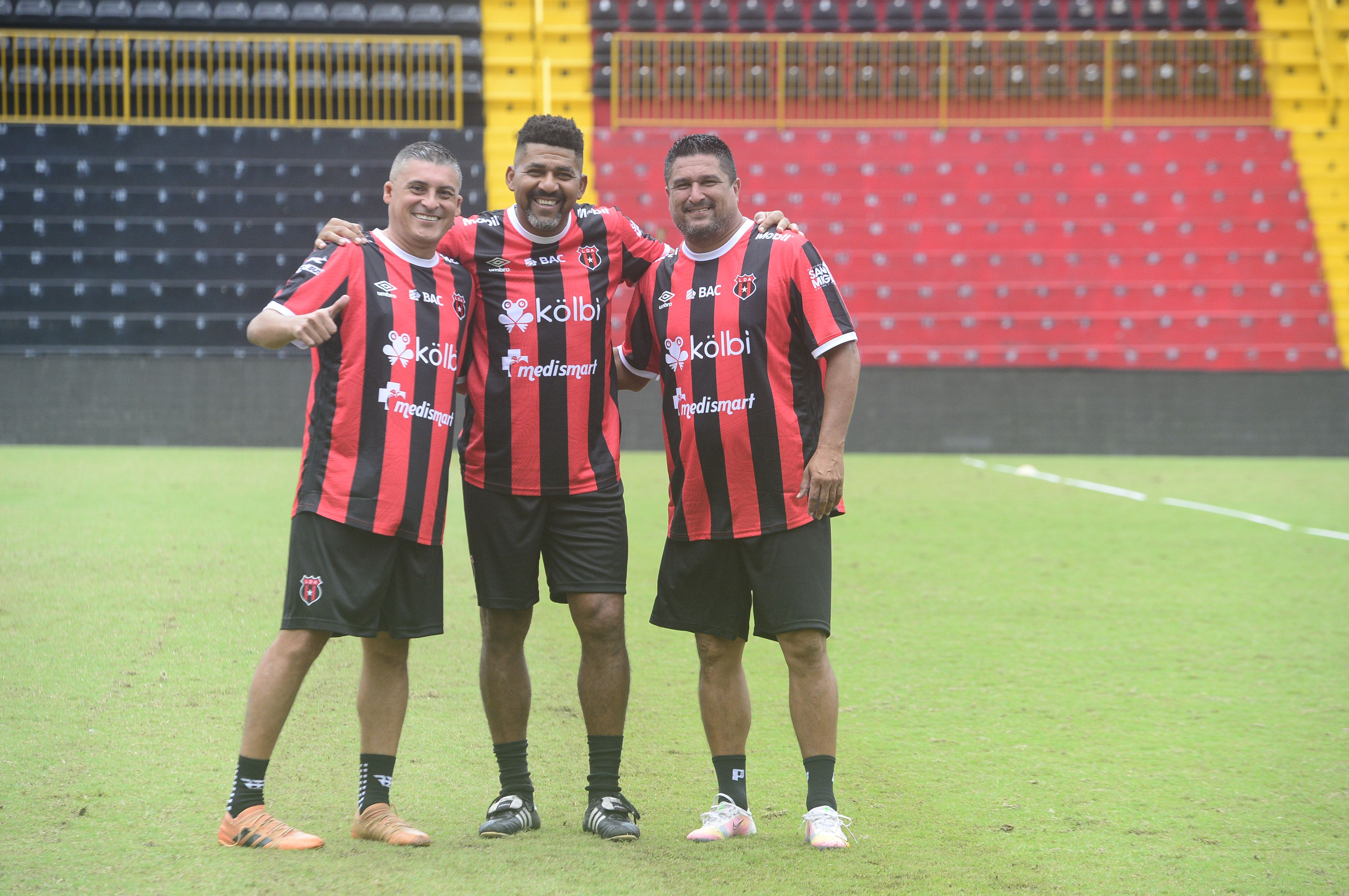 Carlos Castro, Austin Berry y Cristian Oviedo fueron convocados por Wílmer López al equipo de leyendas de Liga Deportiva Alajuelense en el Día del Liguismo.