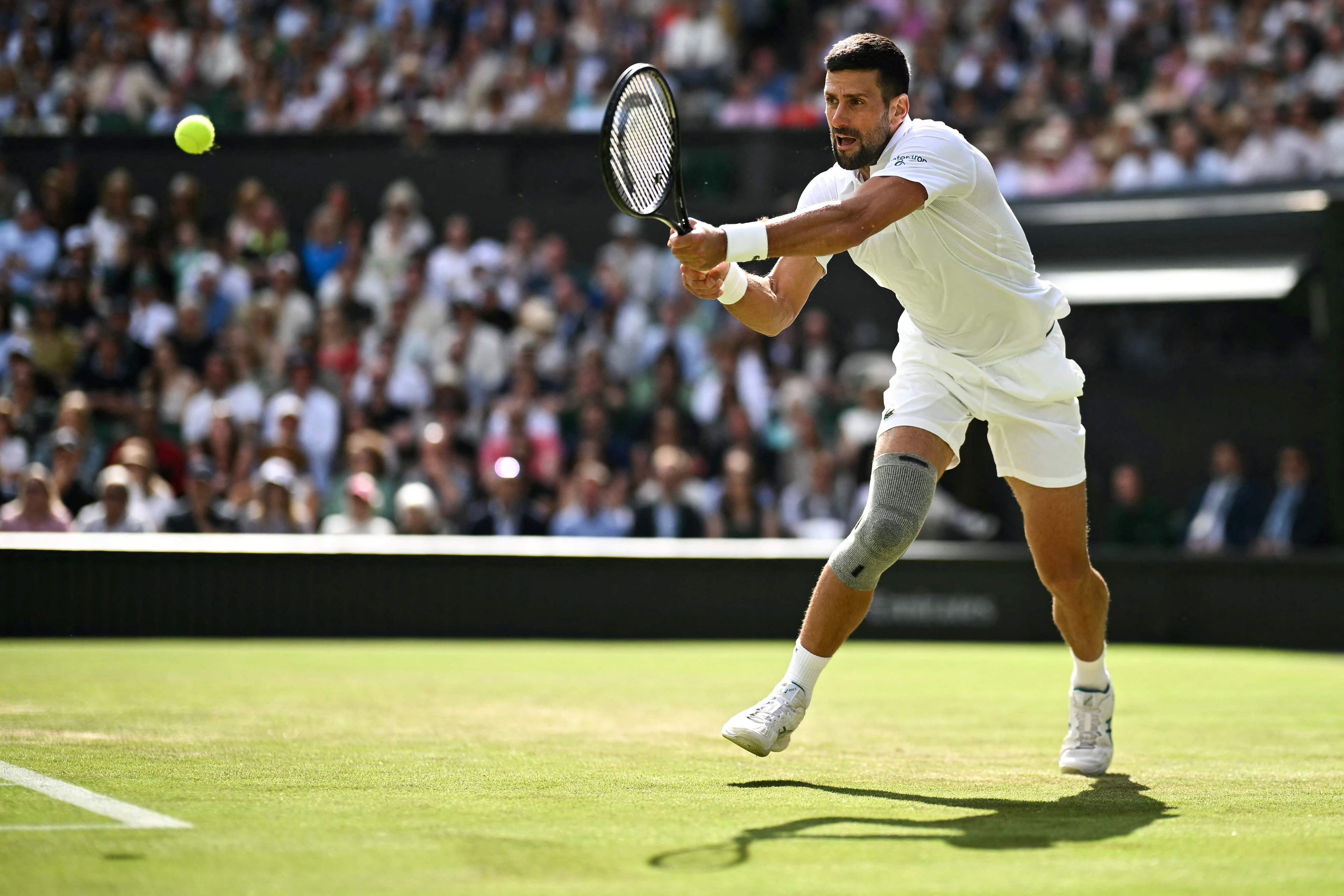 El serbio Novak Djokovic durante el juego ante el británico Jacob Feamley. Foto: AFP