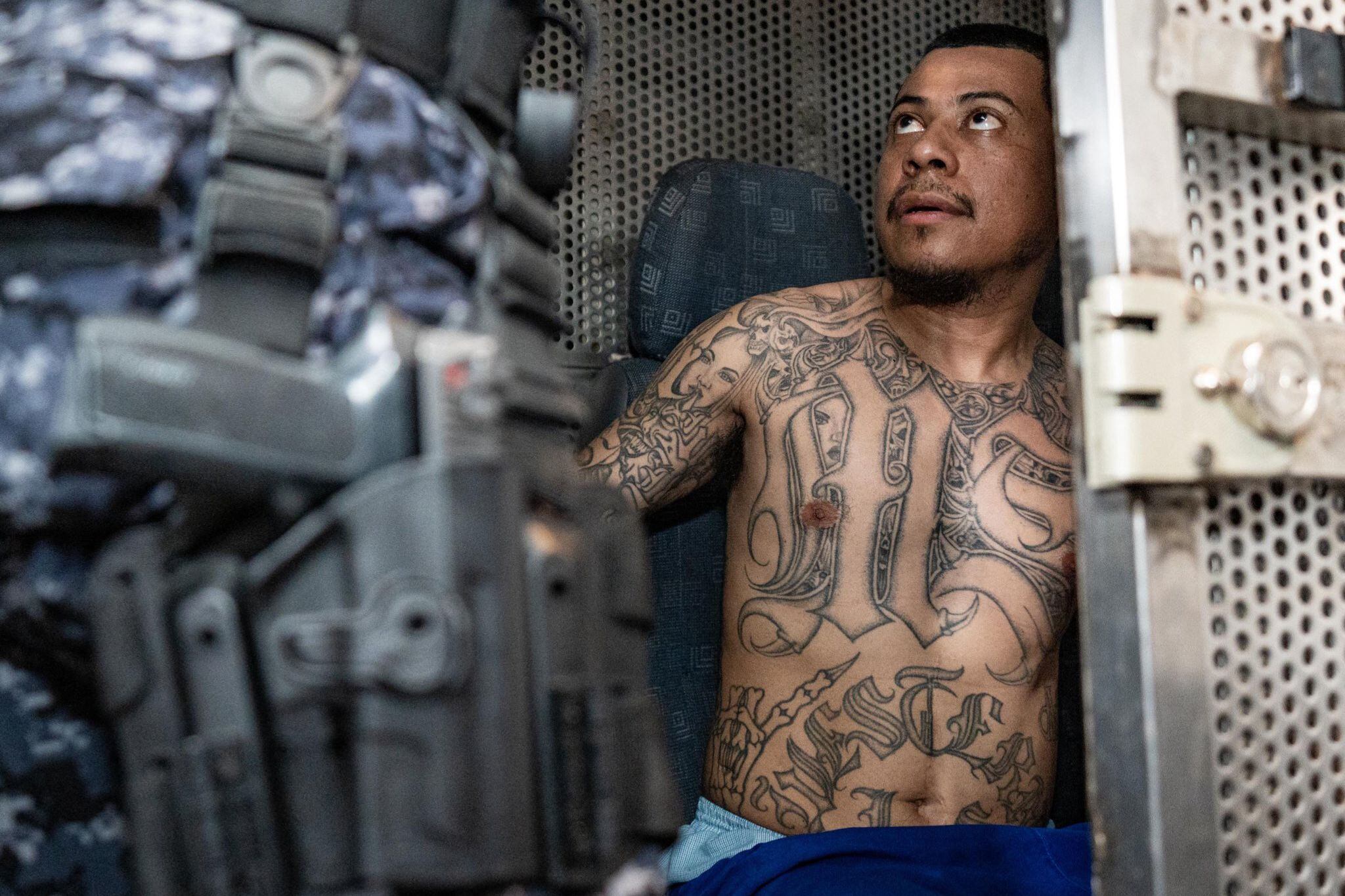 Nayib Bukele despliega miles de soldados y policías contra pandilleros en El Salvador
