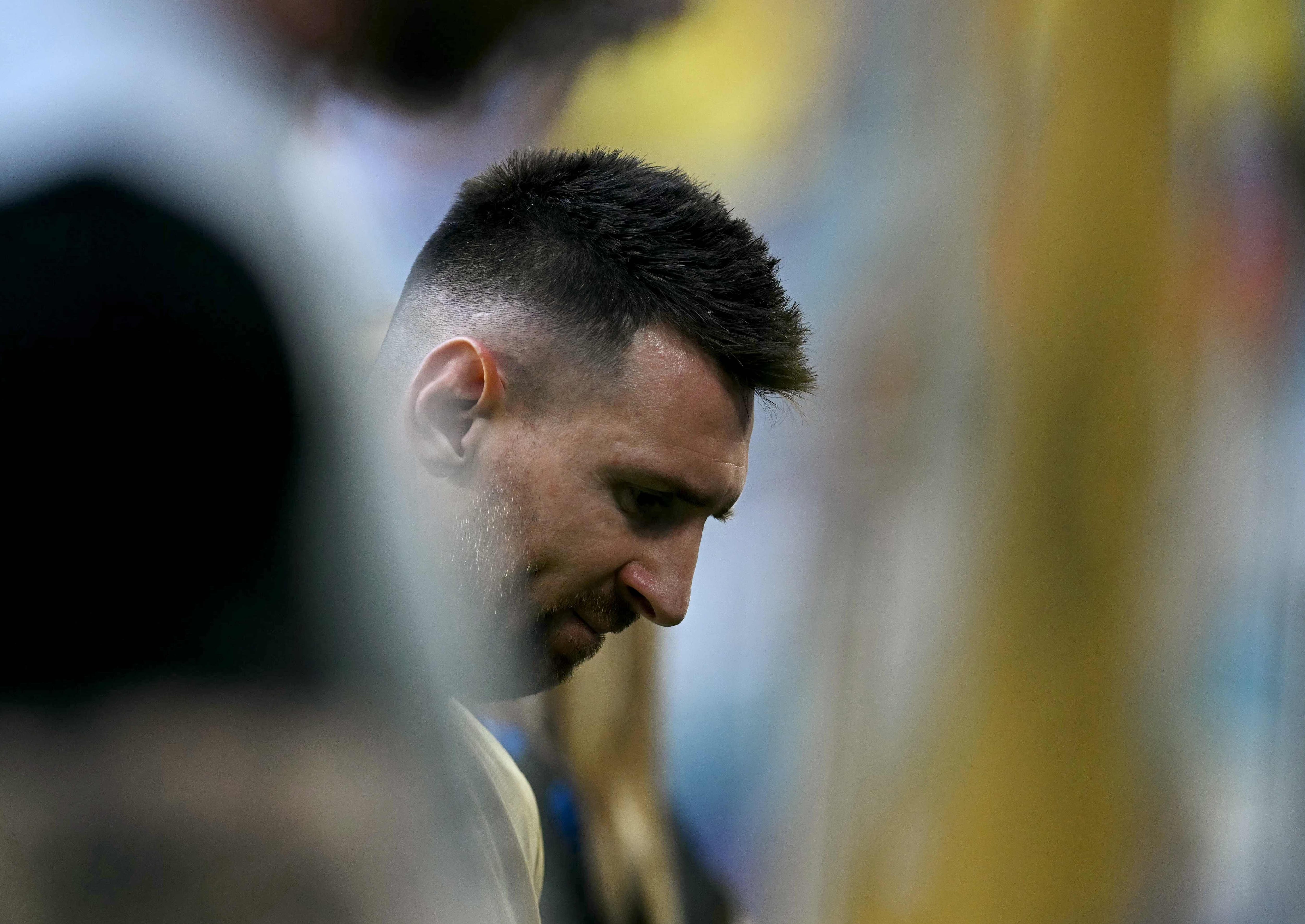 Lionel Messi llora desconsolado en medio de la final de la Copa América