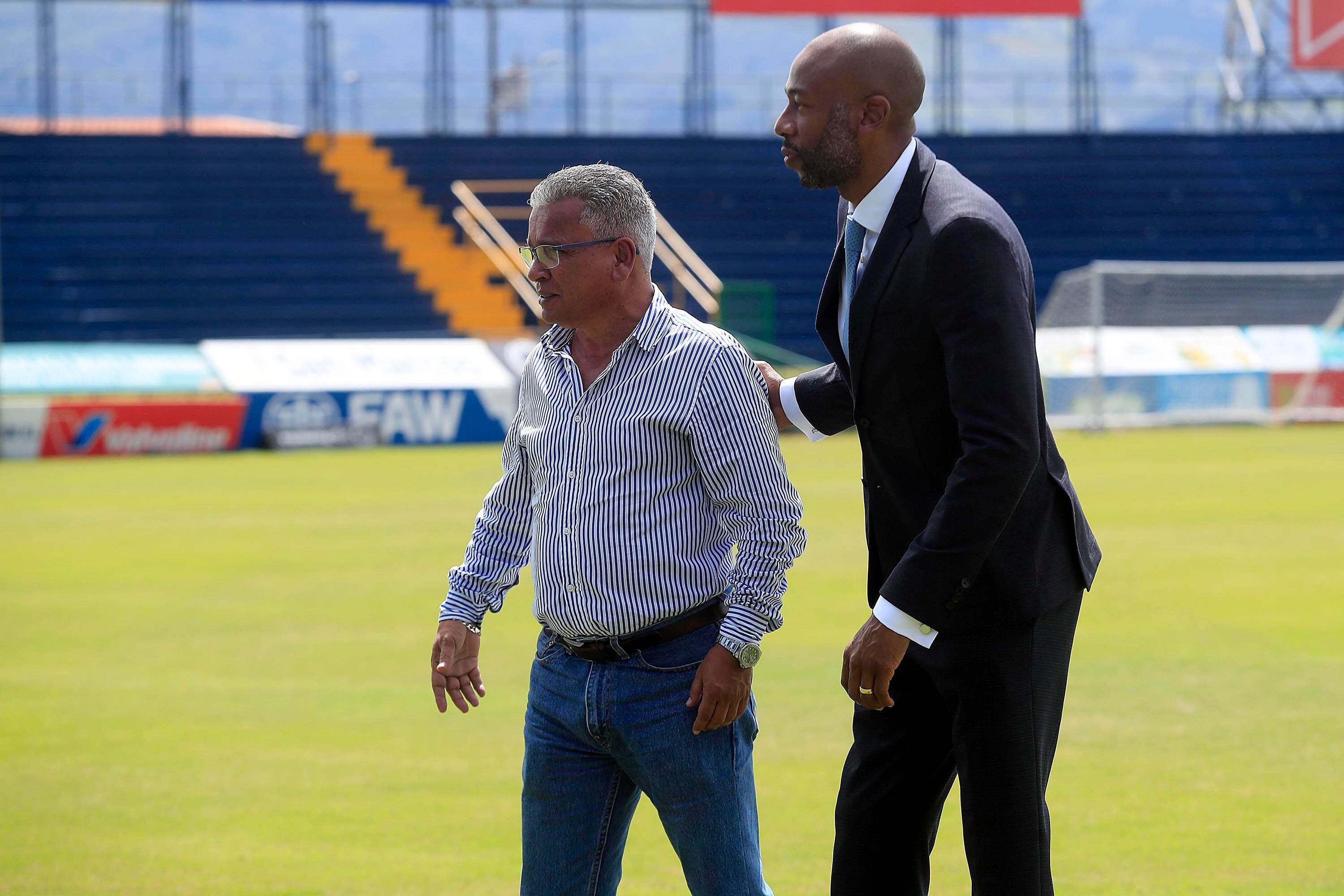 Leonardo Vargas, presidente de Cartaginés, y Paulo César Wanchope, técnico del equipo, están muy molestos con la situación que se presentó en el Estadio Rafael Bolaños.
