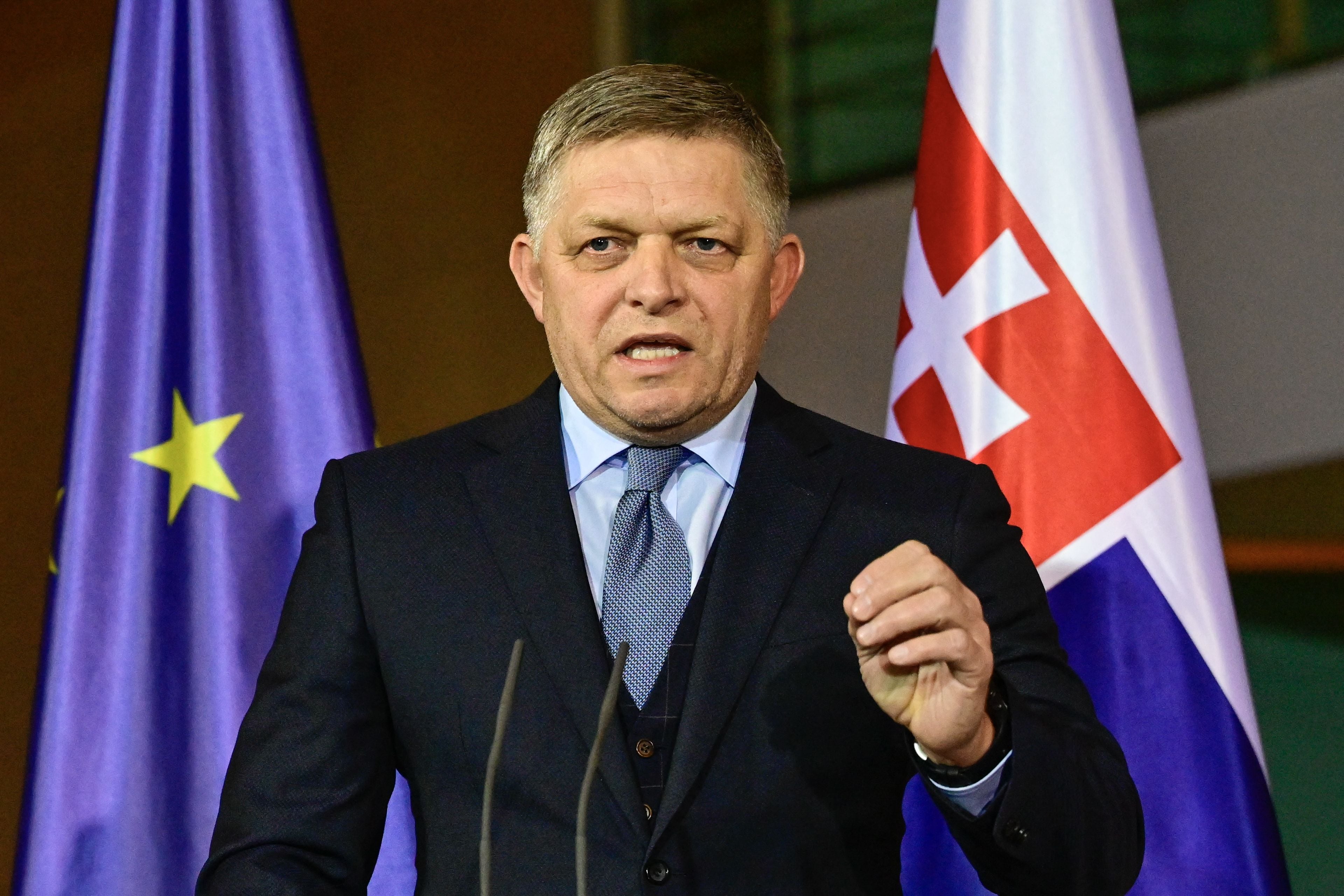 El Primer Ministro de Eslovaquia, Robert Fico atribuyó el reciente intento de asesinato en su contra a un clima de 'odio' generado por sus opositores políticos. Foto: AFP