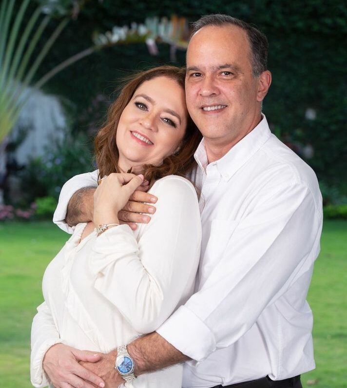 Karen Celebertti, exdirectora de Miss Nicaragua, y su esposo Martín Argüello podrán reunirse en México, después de que ambos fueran desterrados de su país.