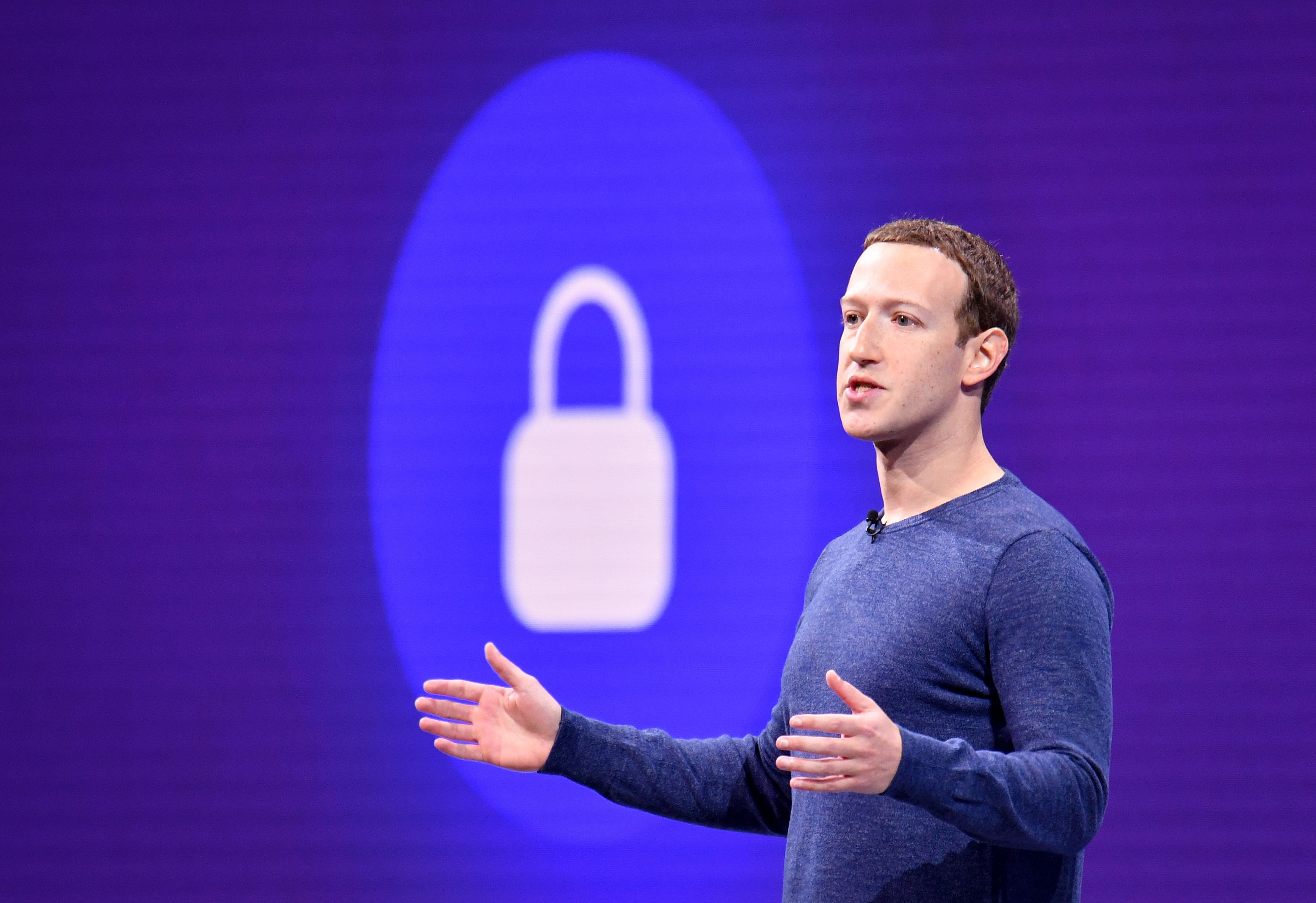 Mark Zuckerberg anunció pruebas de 'chatbots' en Instagram para creadores de contenido, buscando mejorar la interacción con sus seguidores en mensajes directos.