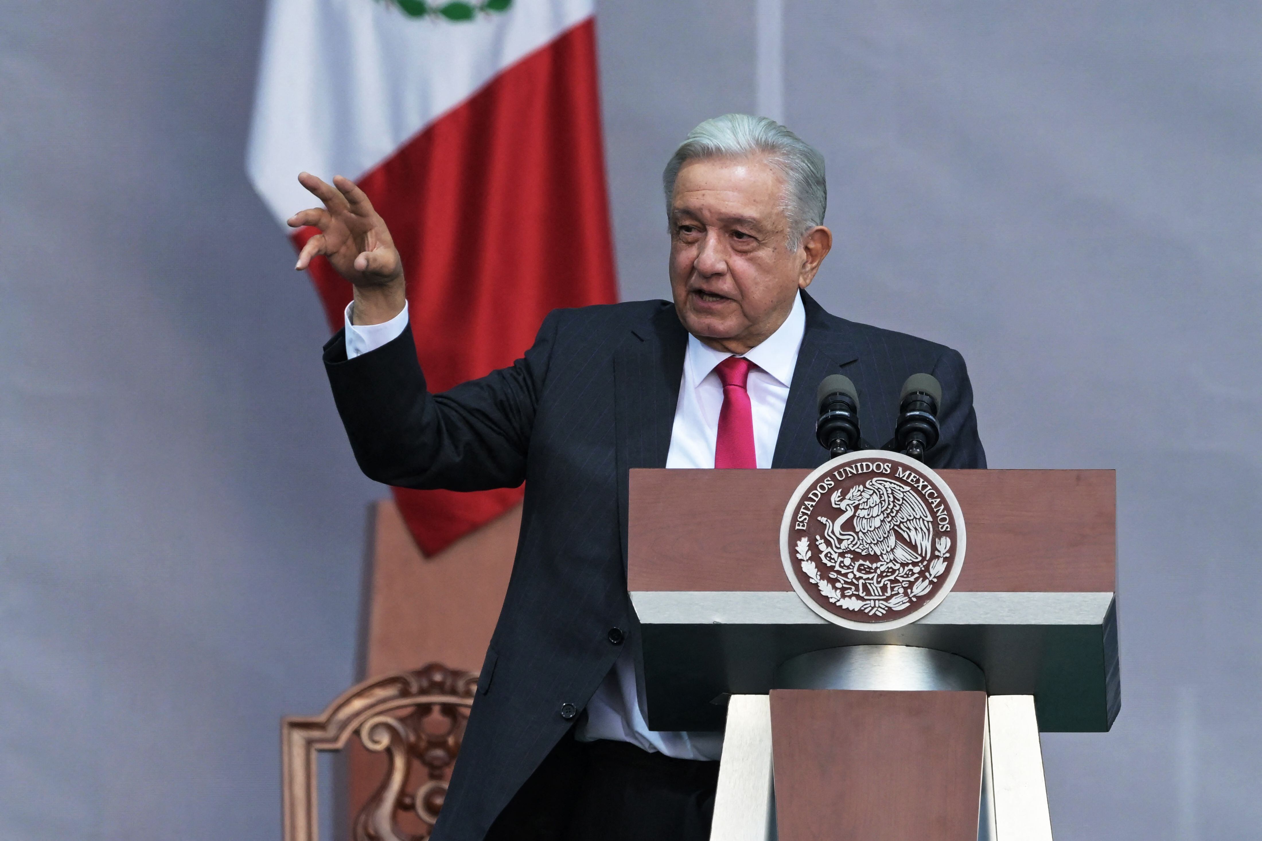 En México, el presidente izquierdista Andrés Manuel López Obrador ganó las elecciones en alianza con el ultraconservador Partido Encuentro Social (PES) y manifiesta su formación adventista.