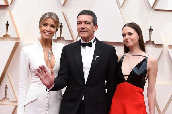 Resultado de imagen de antonio banderas con hija y mujer oscar 2020