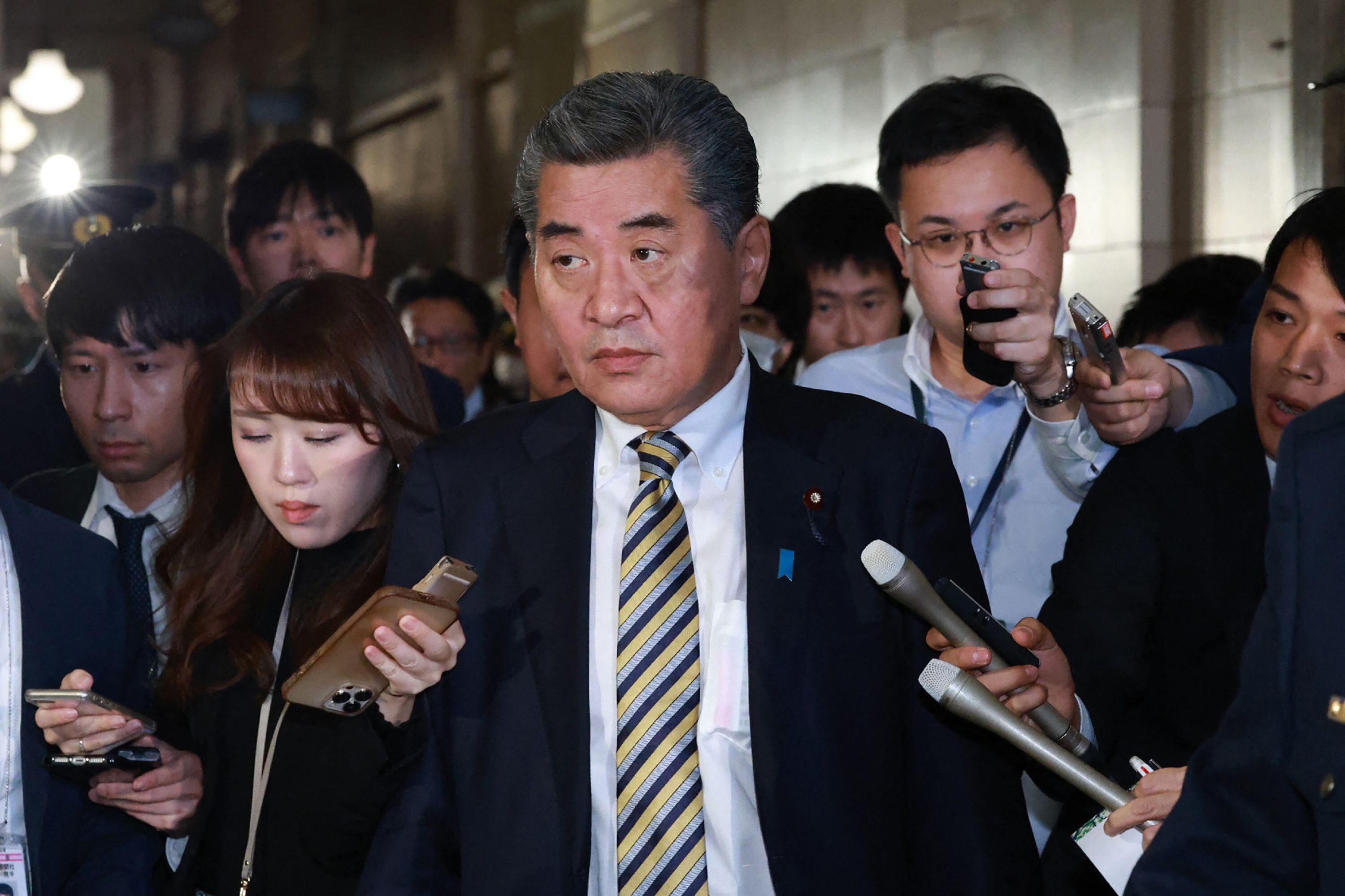 El viceministro de Finanzas de Japón, Kenji Kanda, renunció luego de reconocer que realizó evasión fiscal. “Yo estaba demasiado ocupado para involucrarme”, admitió al Parlamento. Foto AFP