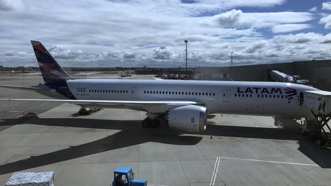 No es la primera vez en el año que un avión de la compañía Boeing tiene problemas, en enero a un avión de Alaska Airlines se le desprendió una puerta. Foto: Daniel Slim/AFP