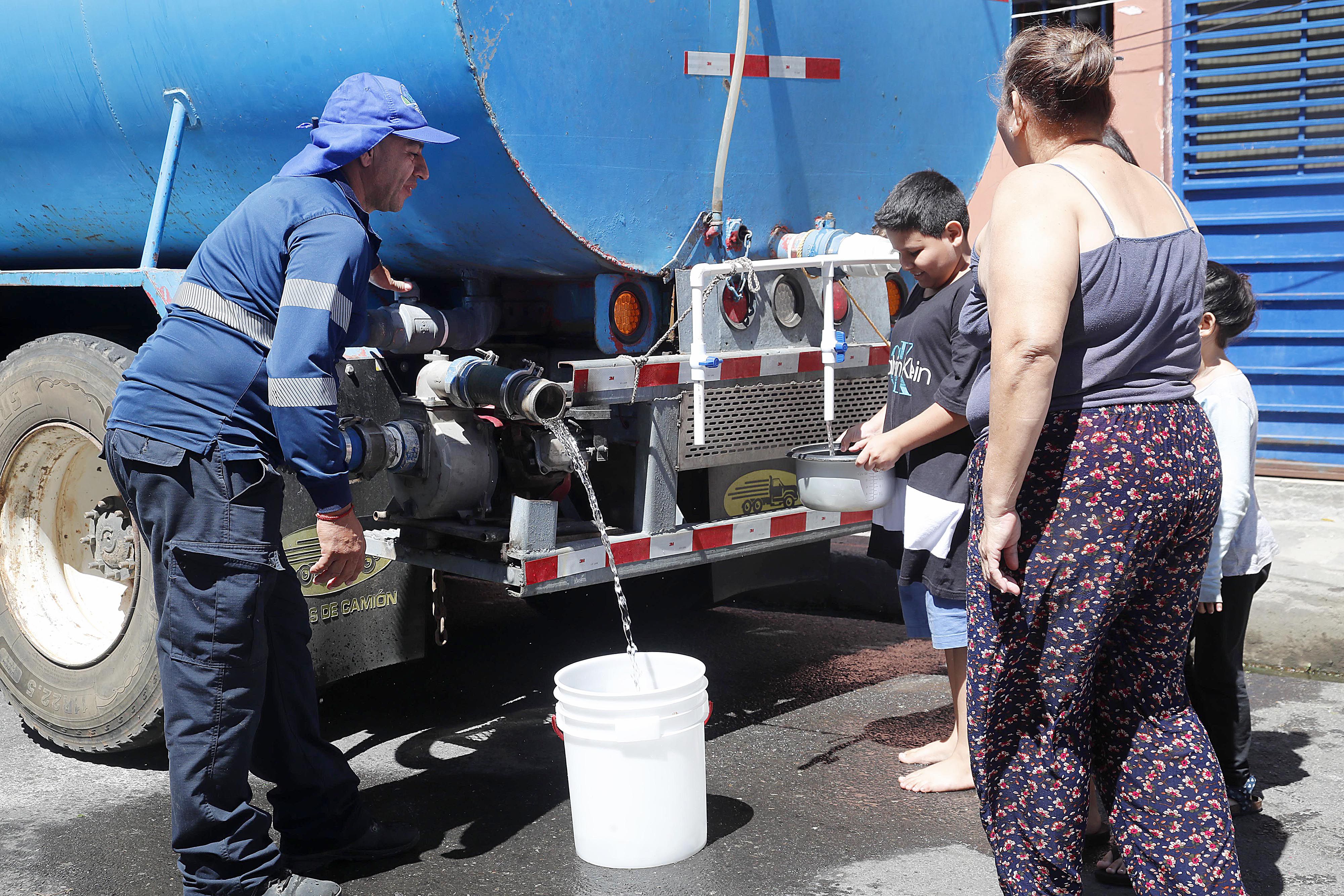 La época seca afectó el suministro de agua para miles de habitantes de la GAM, en muchas comunidades solo recibían líquido por medio de cisternas que enviaba el AyA.
