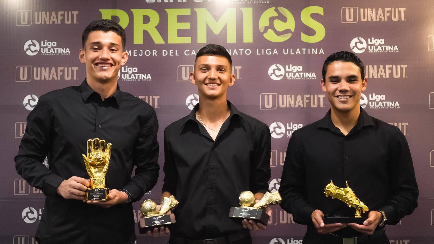 Leonardo Quirós, Dylan Ramírez y Adolfo Feoli fueron galardonados en la premiación de la Unafut a lo mejor de la temporada de liga menor.