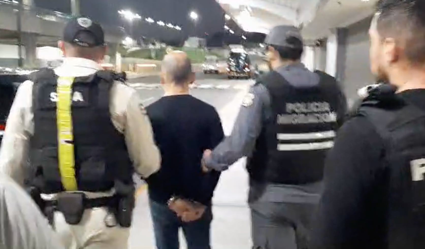 Martínez Parada, uno de los notarios vinculados a la organización, fue detenido el domingo en el aeropuerto Juan Santamaría. Foto: Migración.