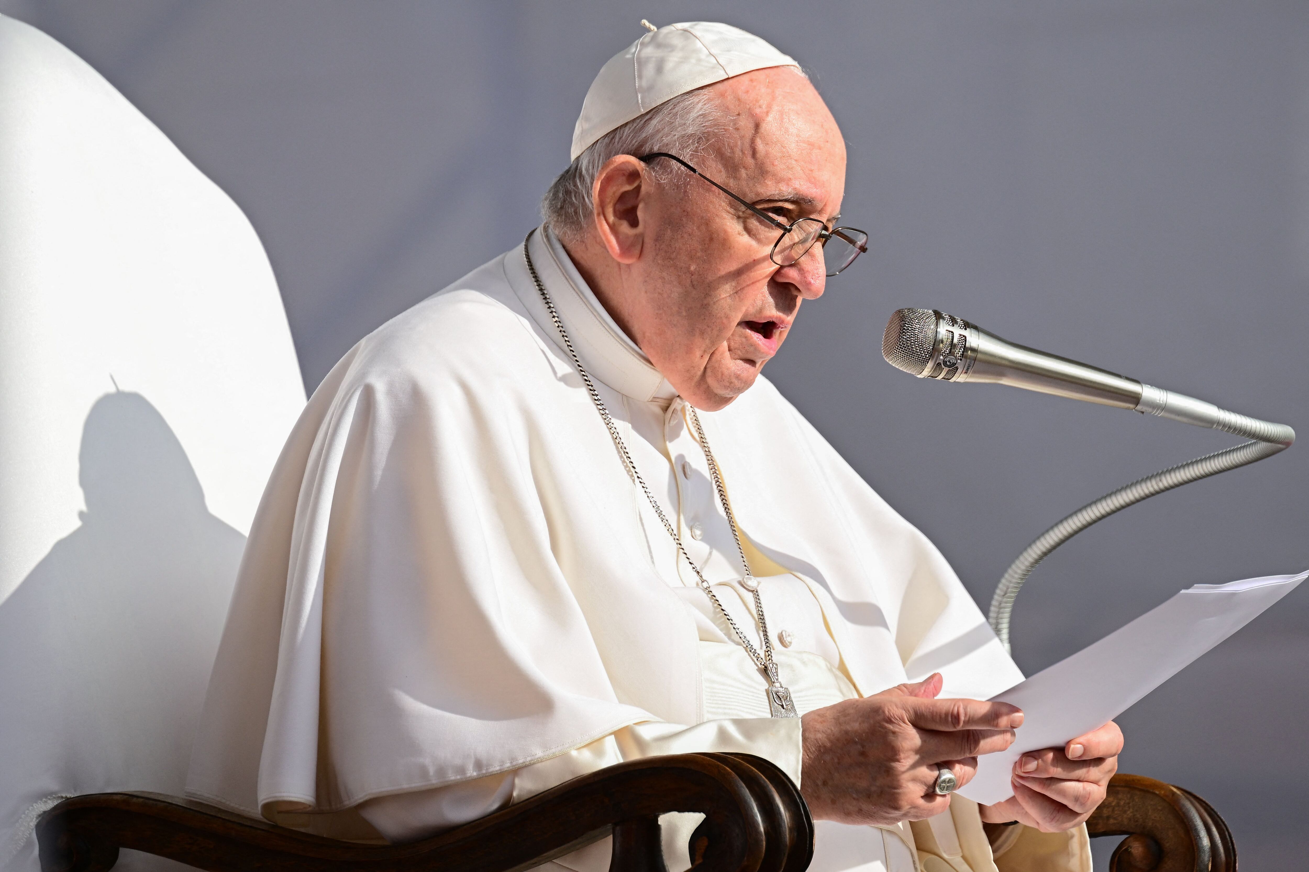 El Papa Francisco reconoce que los abusos sexuales en la iglesia, así como “su mal manejo”, representan un “claro peligro” para la institución religiosa. FOTO: 