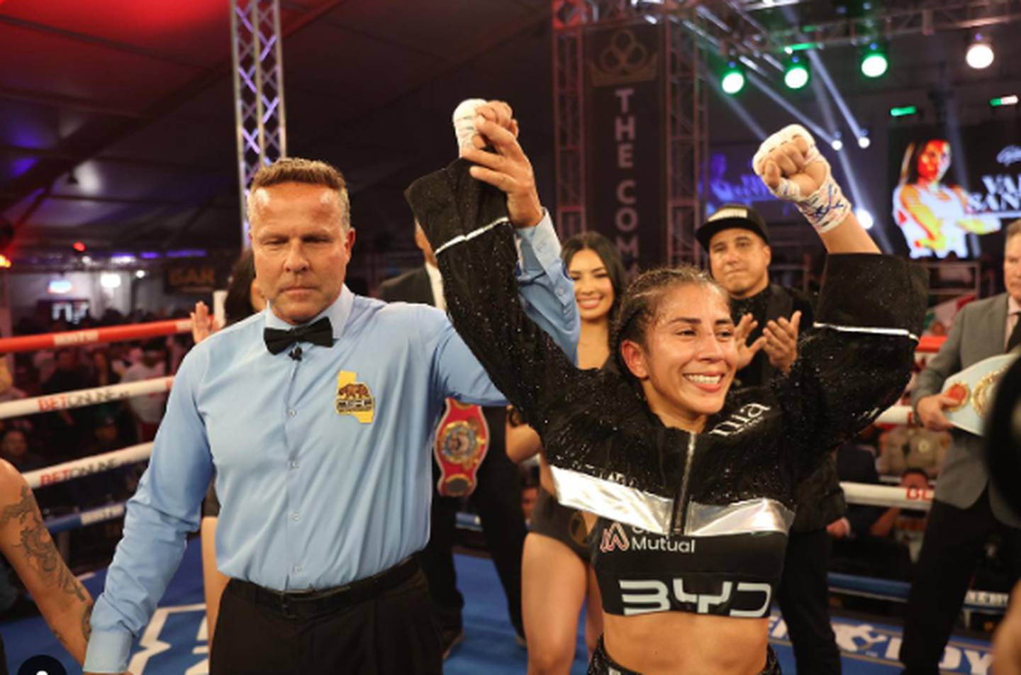Los Angeles pelea Yokasta Valle, María Micheo Santizo   fightersfightmedia
