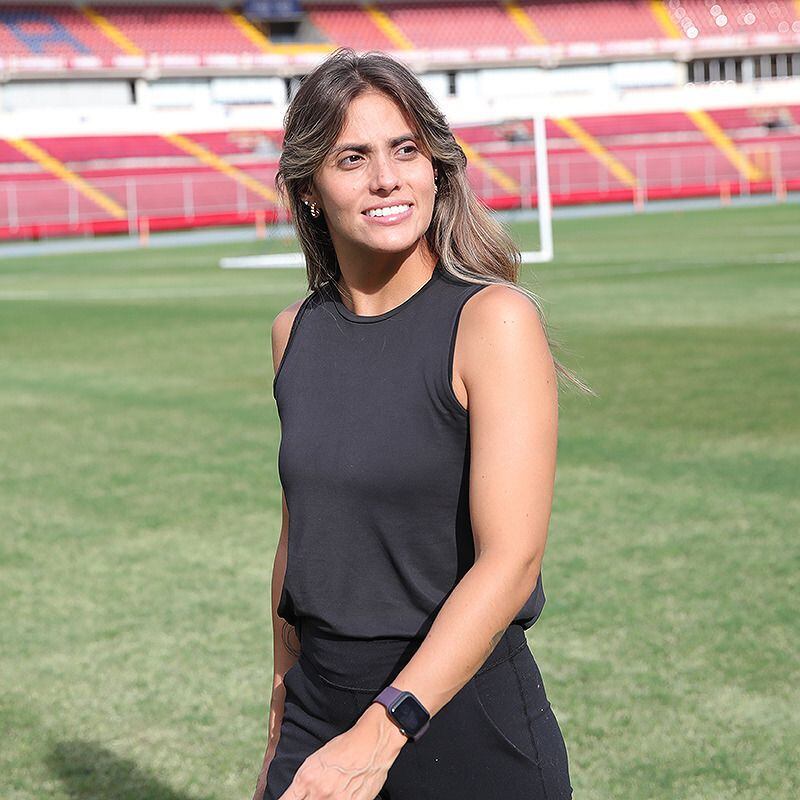 Carolina Ulloa tiene poco más de un año de dirigir el área de mercadeo y comunicación de la Federación Costarricense de Fútbol. FOTO: Tomada del perfil de LinkedIn.