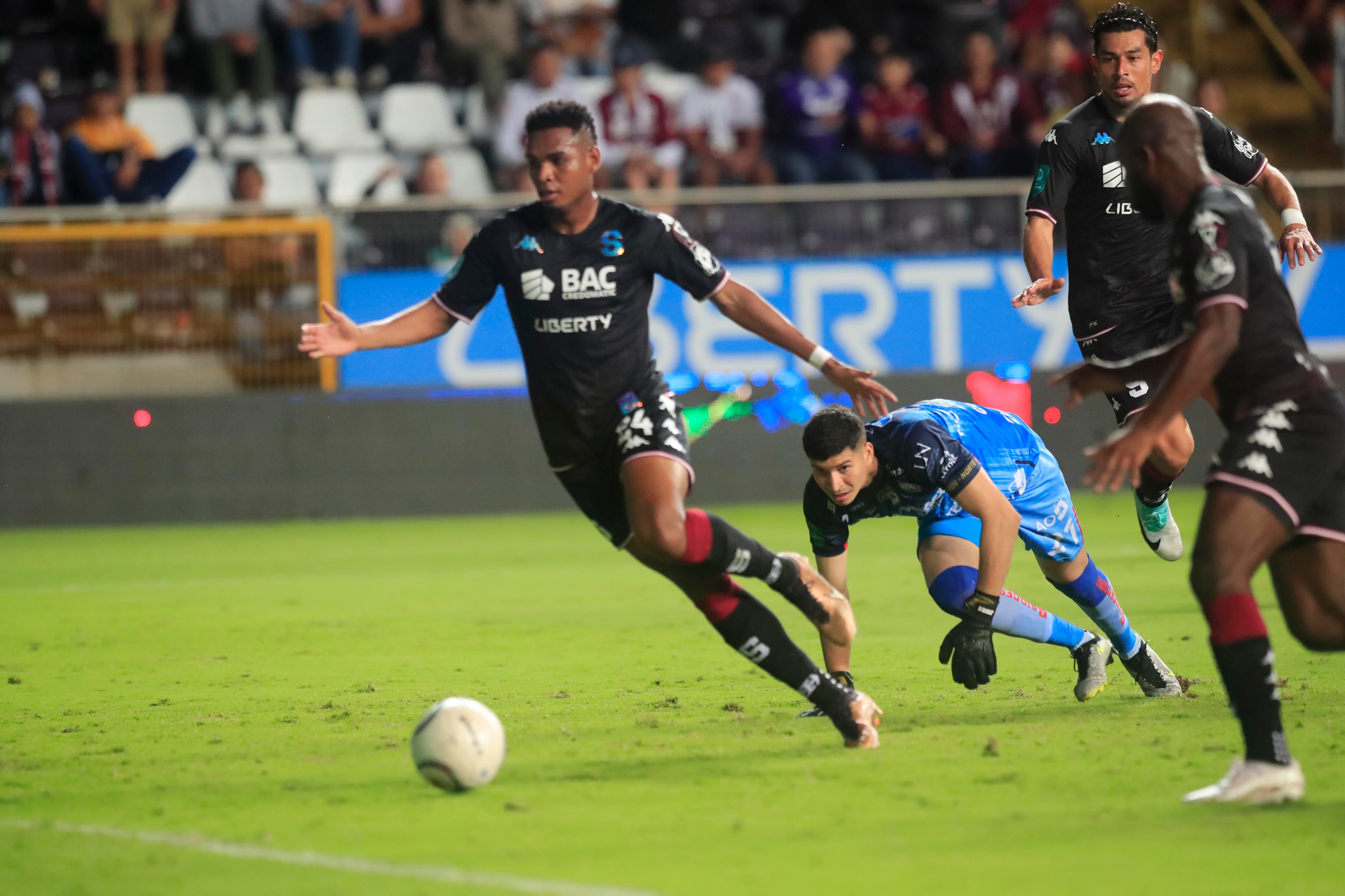 Orlando Sinclar y el Saprissa buscarán su pase a la Liga de Campeones de la Concacaf ante el Motagua.