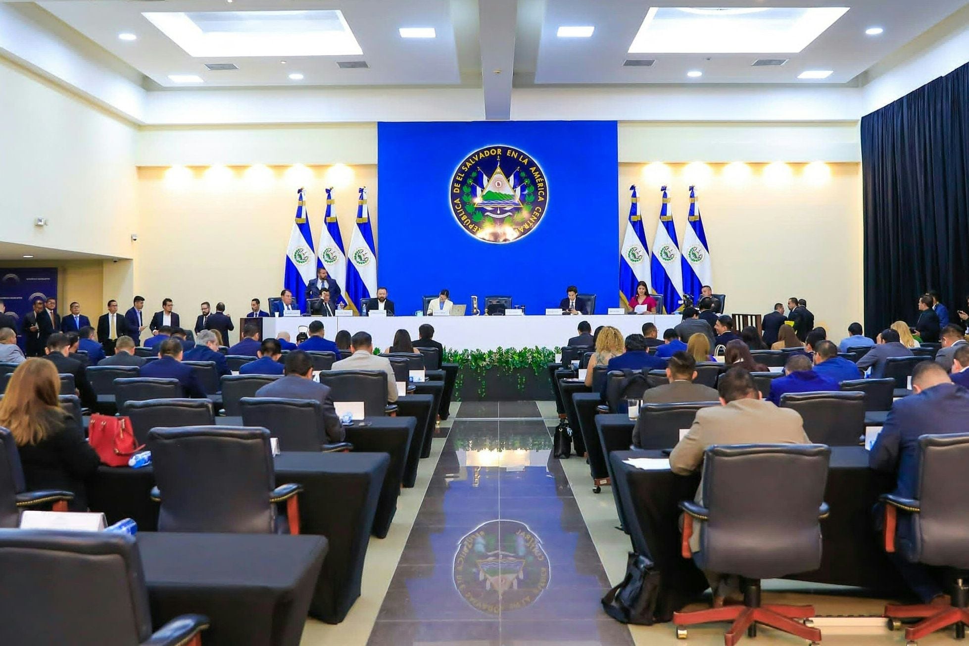 En la práctica, El Salvador quedó sin constitución política, al menos en el futuro inmediato, mientras el partido Nuevas Ideas, del presidente Nayib Bukele, conserve las tres cuartas partes de los escaños legislativos.