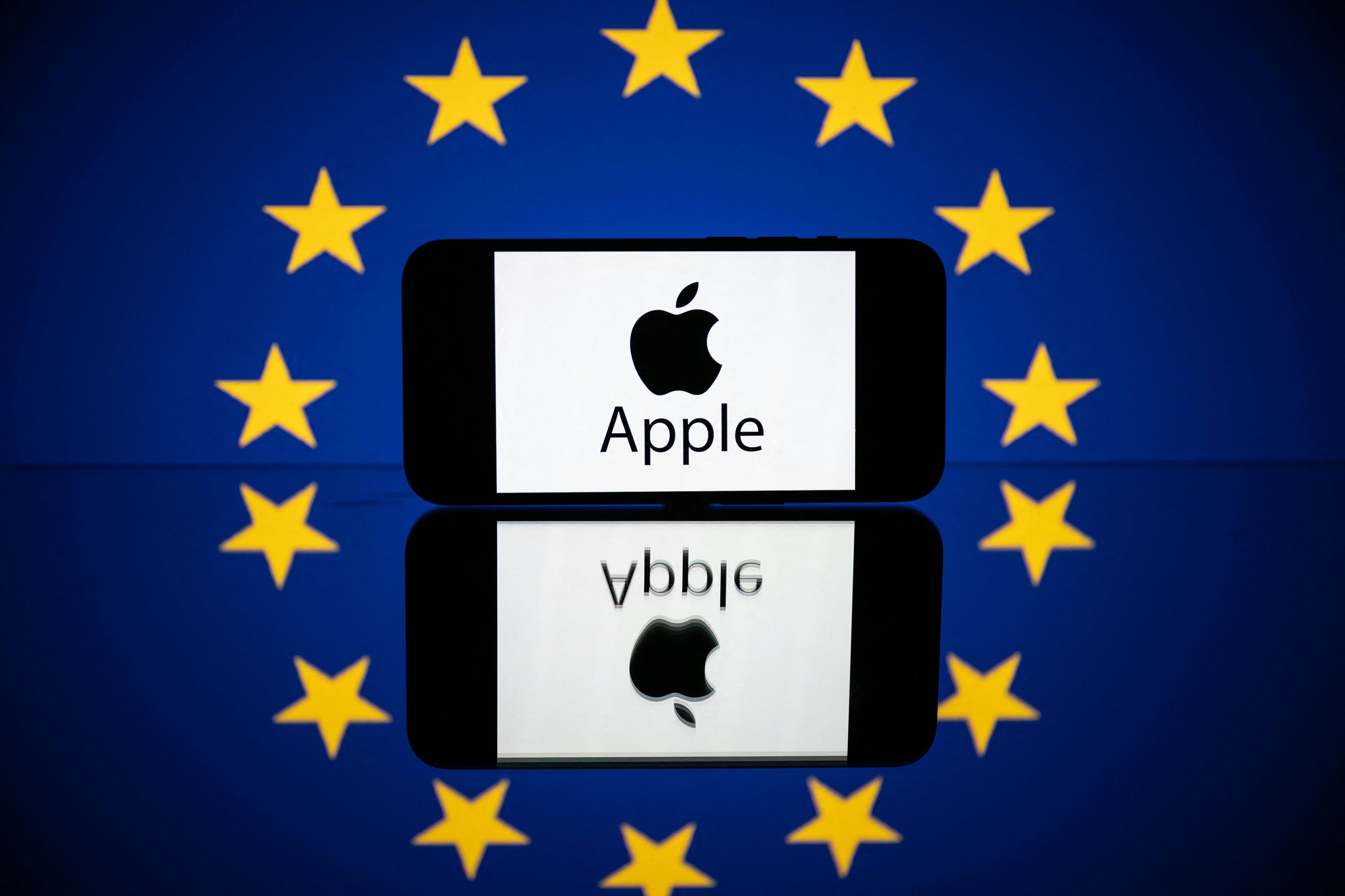 La Comisión Europea determinó, de forma preliminar, que la tienda de aplicaciones “App Store”, de Apple, no cumple con las normas de competencia del bloque. Archivo: