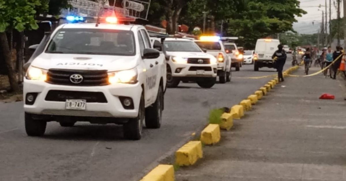 Las autoridades levantaron, este sábado, un anillo de seguridad cerca del sitio donde fue asesinado un joven en Fray Casiano de Chacarita, en Puntarenas. Foto suministrada: