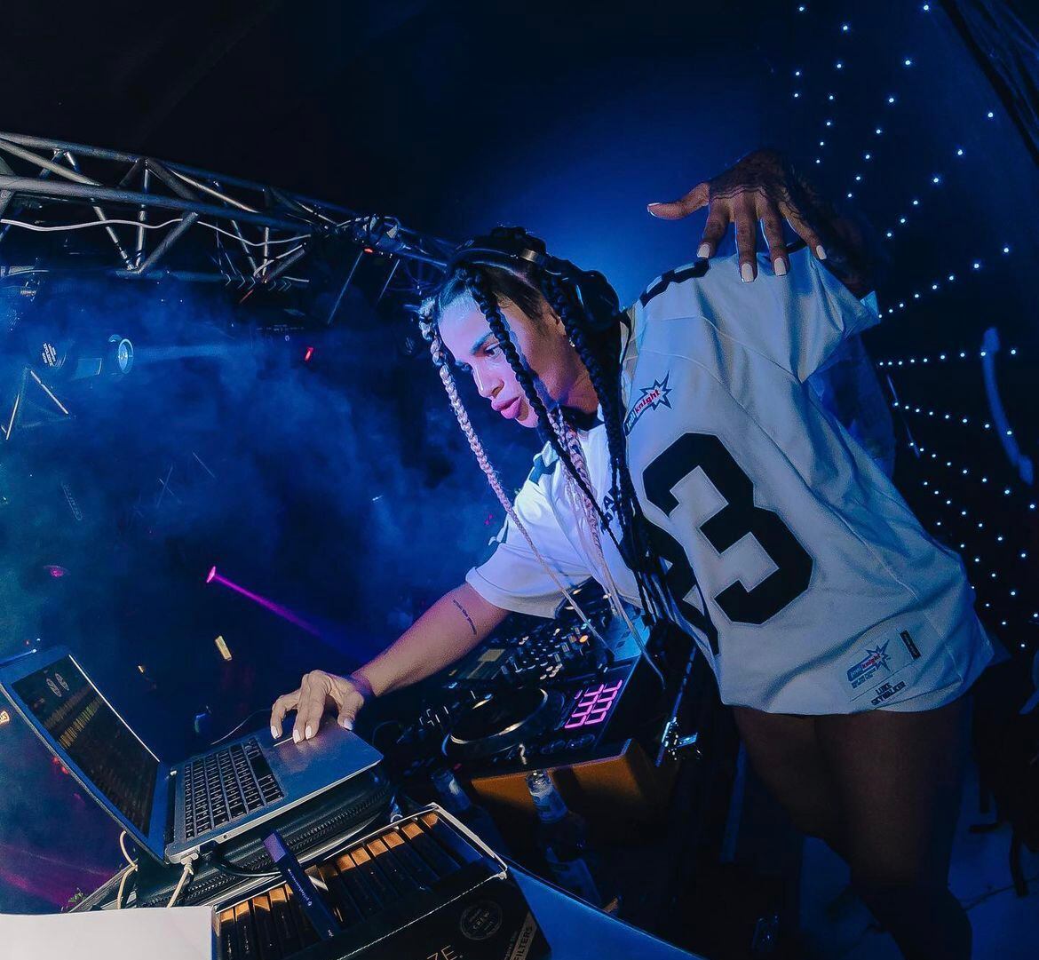 La DJ Carol I Selectress ha forjado carrera en la música reggae.  Cuenta que al inicio se topó con personas que le pusieron obstáculos, pero se defendió con su conocimiento sobre el género.