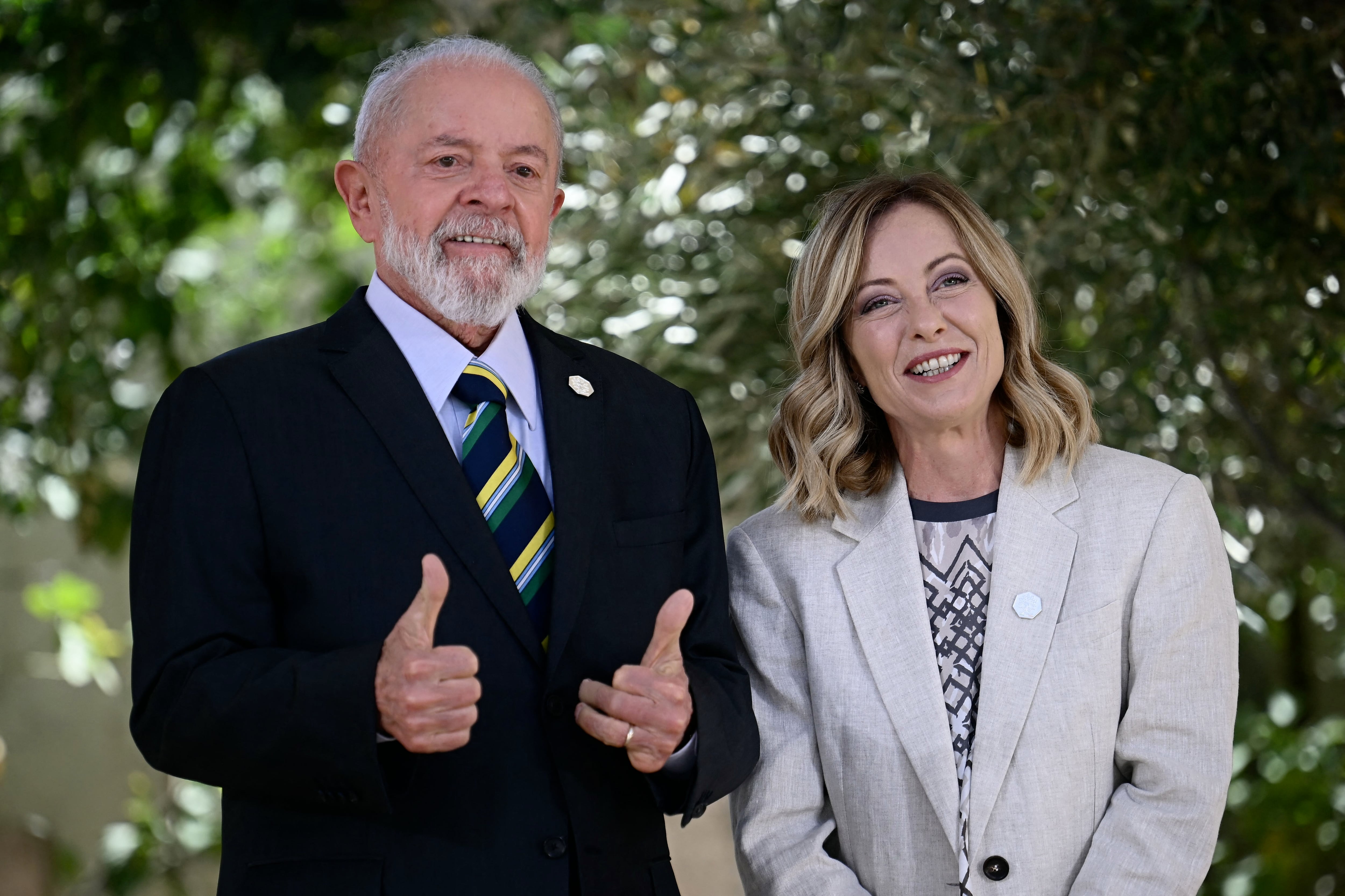 El presidente de Brasil Luiz Inacio Lula da Silva, aseguró que su país está listo a firmar el acuerdo comercial con la Unión Europea. En la fotografía le acompaña Giorgia Meloni, primera ministra de Italia, durante la reunión del G7.