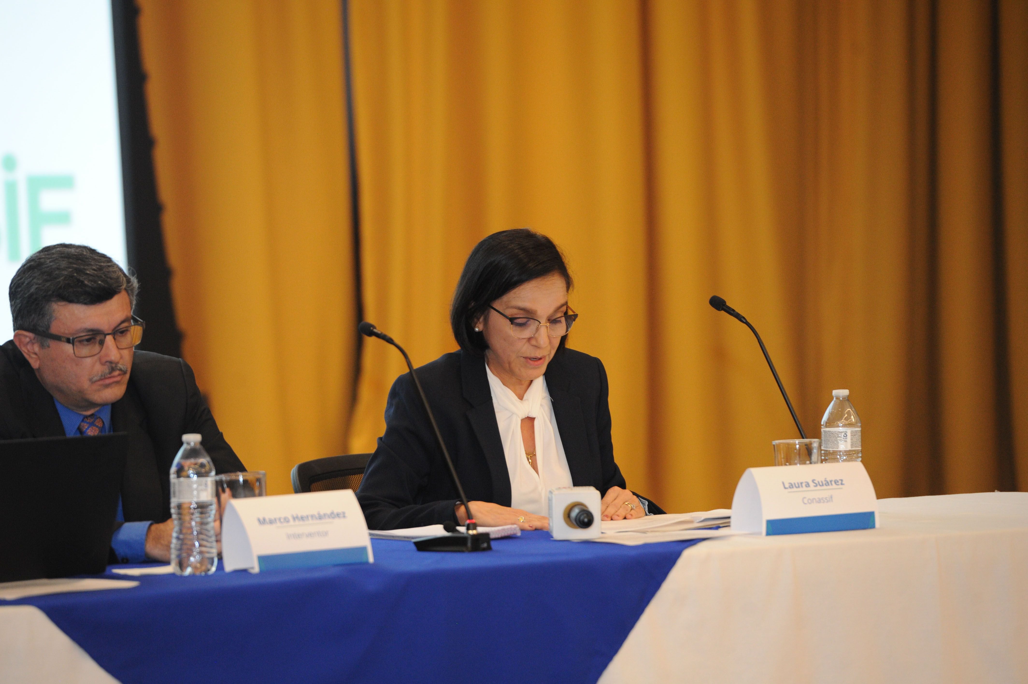 Laura Suárez, presidenta del Conassif, dirigió en la sesión del Consejo en que se declaró confidencial una parte del informe final de intervención de Coopeservidores elaborado por Marco Hernández Ávila y el equipo de intervención.