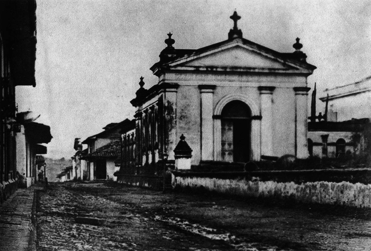 La capilla del Sagrario en 1871, durante el episcopado de monseñor Anselmo Llorente y Lafuente,
primer obispo de Costa Rica.