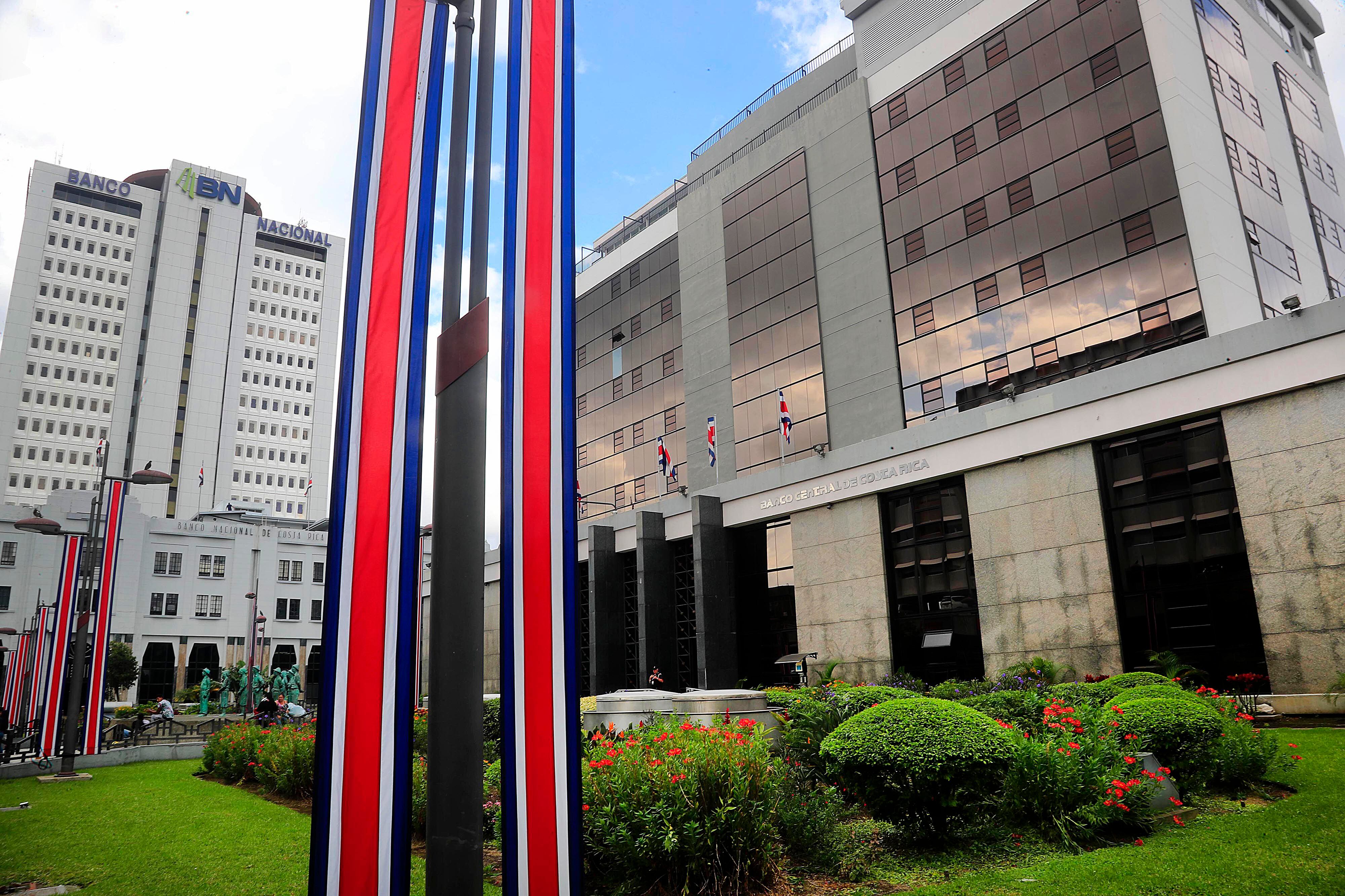 El Banco Central denunció penalmente a Bernardo Alfaro, gerente del Banco Nacional, por no entregar información sin anonimizar del saldo de ahorrantes y depositantes de la institución bancaria.