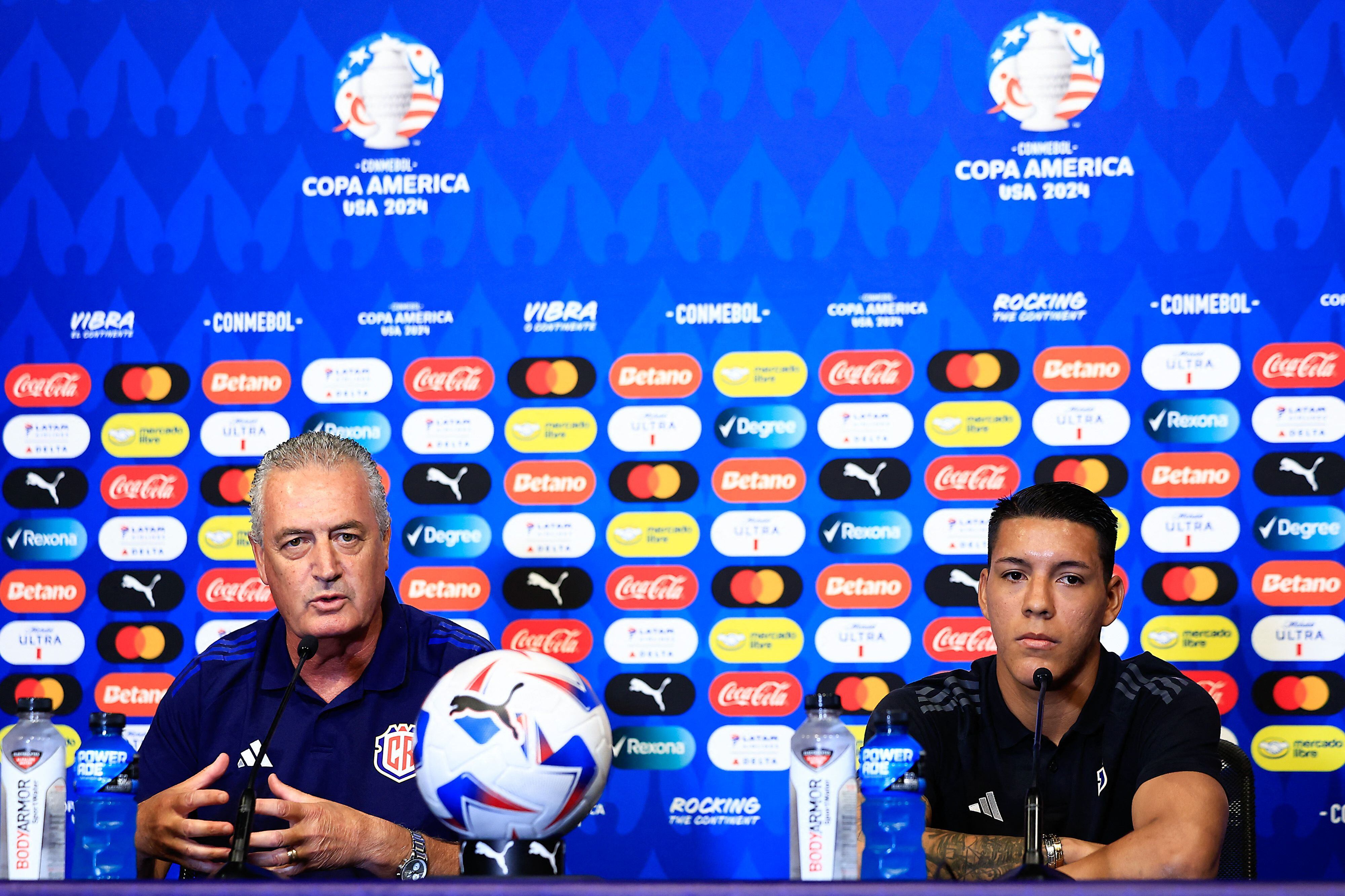 Gustavo Alfaro ve a Orlando Galo como un ejemplo para todos. Los dos brindaron una rueda de prensa antes del partido entre la Selección de Costa Rica y Paraguay en la Copa América.