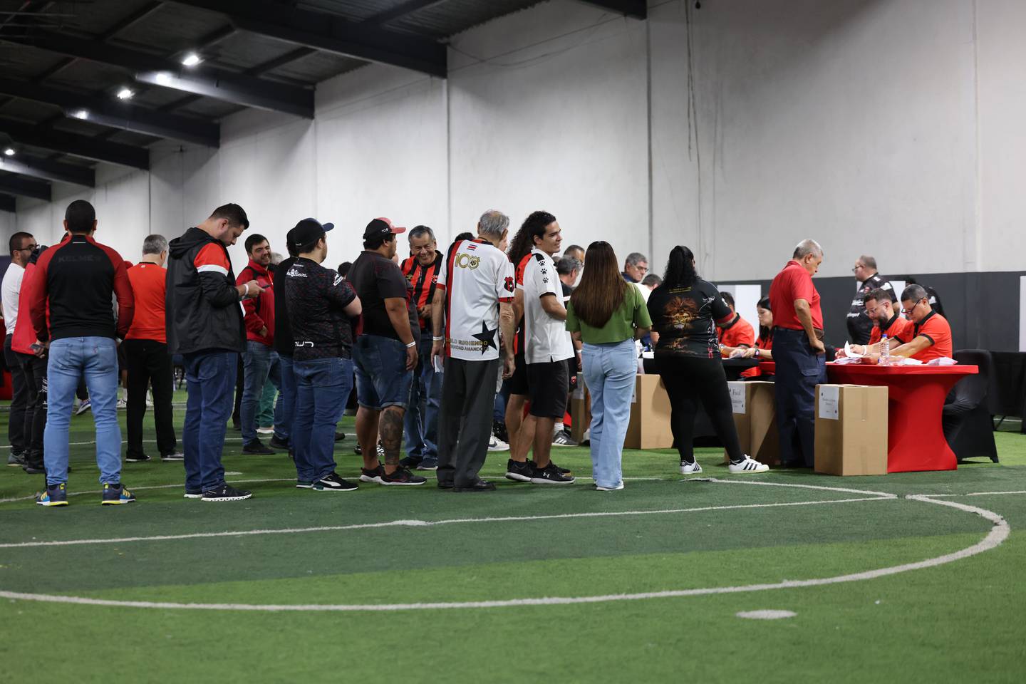 Los asociados de Liga Deportiva Alajuelense ejercieron su derecho al voto, pero también hicieron uso de la palabra en la Asamblea del 8 de junio.