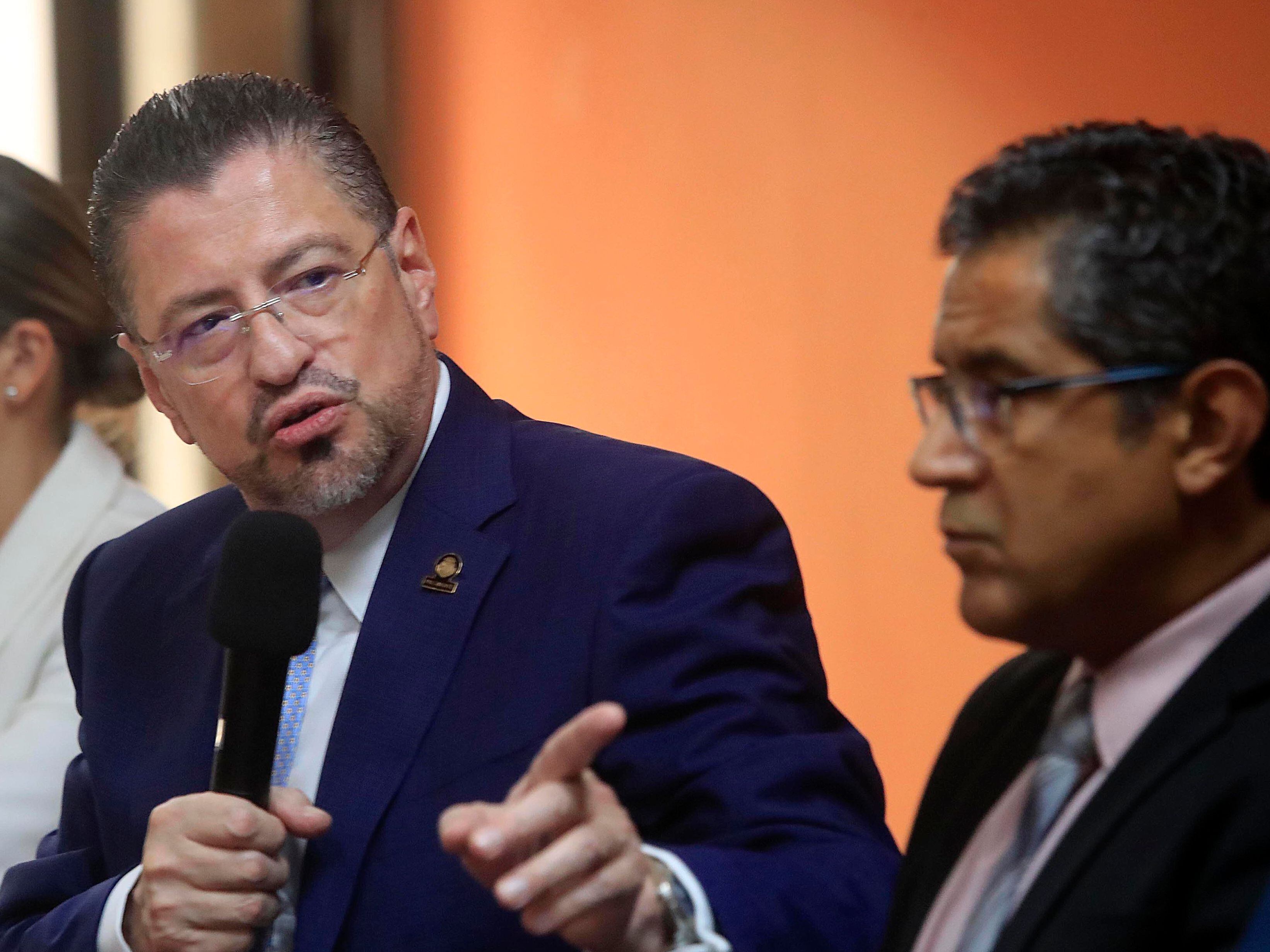 Rodrigo Chaves convoca reforma a impuesto de renta
