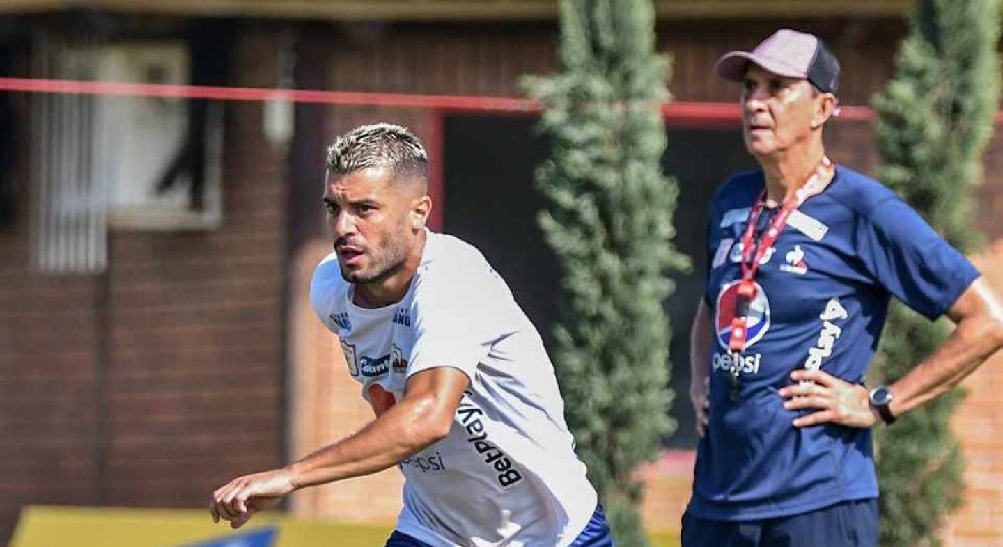 Iago Falque ya conoce el estilo de Alexandre Guimaraes tras jugar en el América de Cali en el 2022. Foto: @espinalpipe