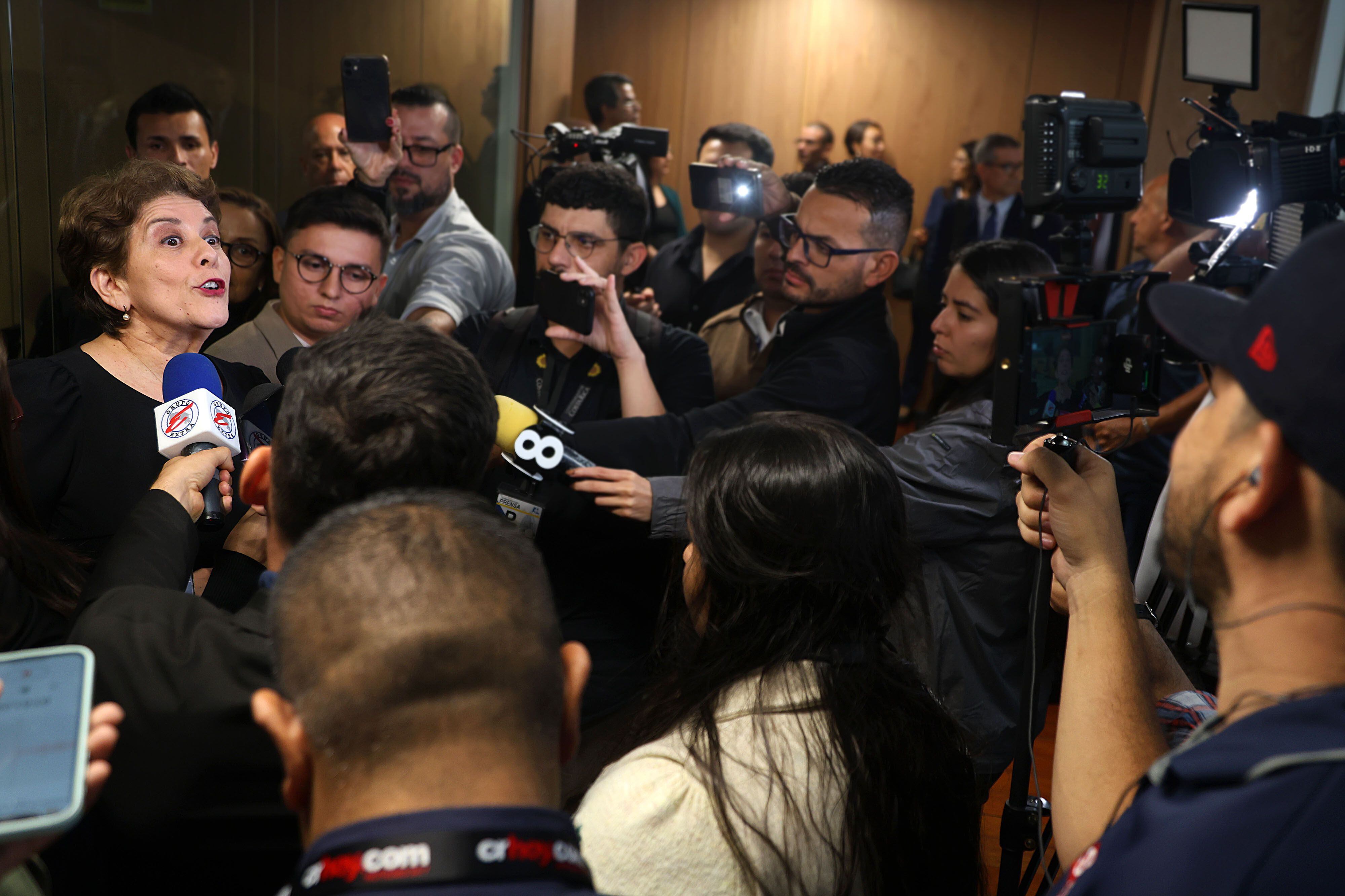 Marta Acosta, contralora general, habló con los medios sobre la 'ley jaguar' en la Asamblea Legislativa. Foto: 