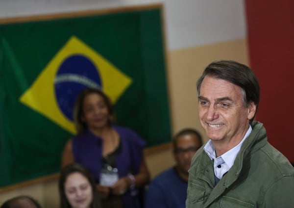 Jair Bolsonaro luego de emitir su voto en un centro electoral en Río de Janeiro, el 28 de octubre del 2018. Foto: AP