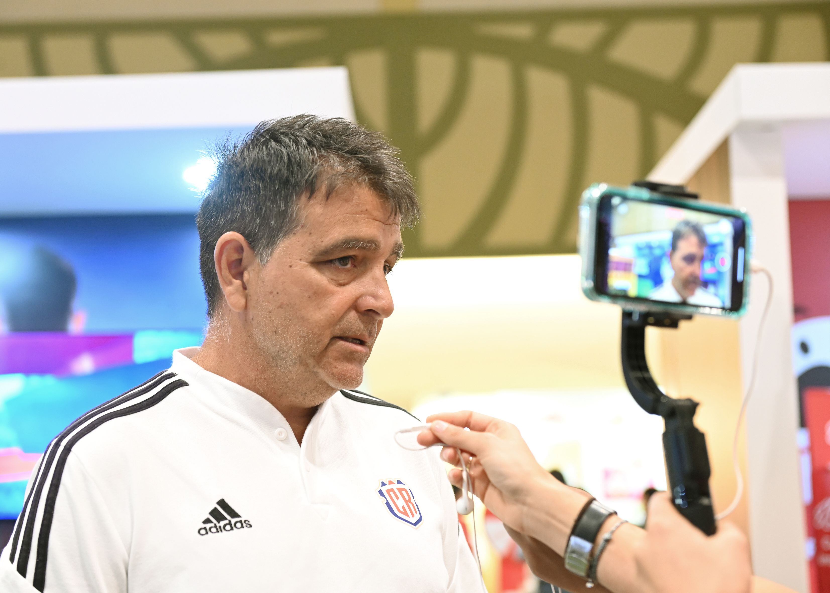 Claudio Vivas se siente muy a gusto con la forma de trabajar de Gustavo Alfaro en la Selección Nacional de Costa Rica.