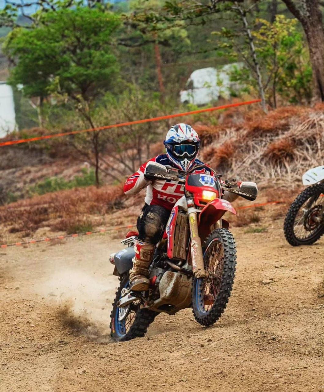 A pesar de las caídas Jerry Lobo no desiste con su pasión por el motociclismo. Foto: Cortesía Jerry Lobo