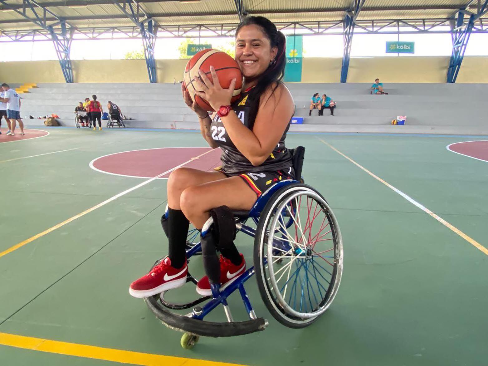 Yossi Gutiérrez Guerrero es parte del equipo de baloncesto en silla de ruedas de Heredia, que busca la medalla de oro en los Juegos Nacionales Guanacaste 2024. Fotografía: Olman Mora/CPN 