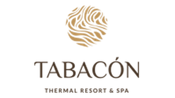 500 jóvenes estrenan aulas gracias al programa de sostenibilidad del Hotel Tabacón