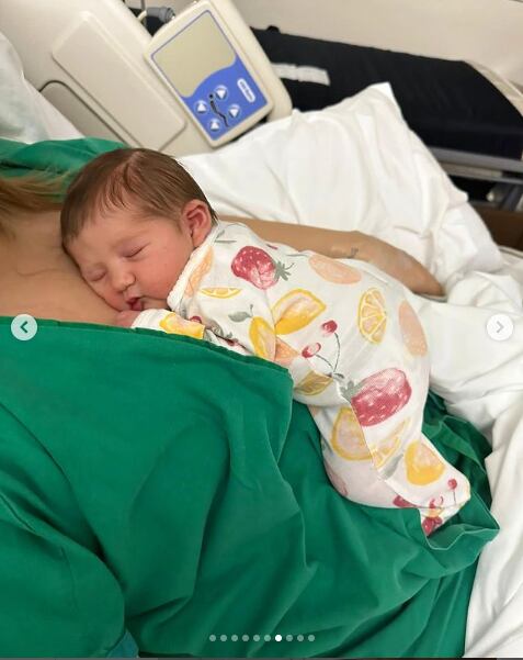Todavía en el hospital, cuando recién su hija nació, la chef Sophía les mostró fotos de la pequeña a sus seguidores.