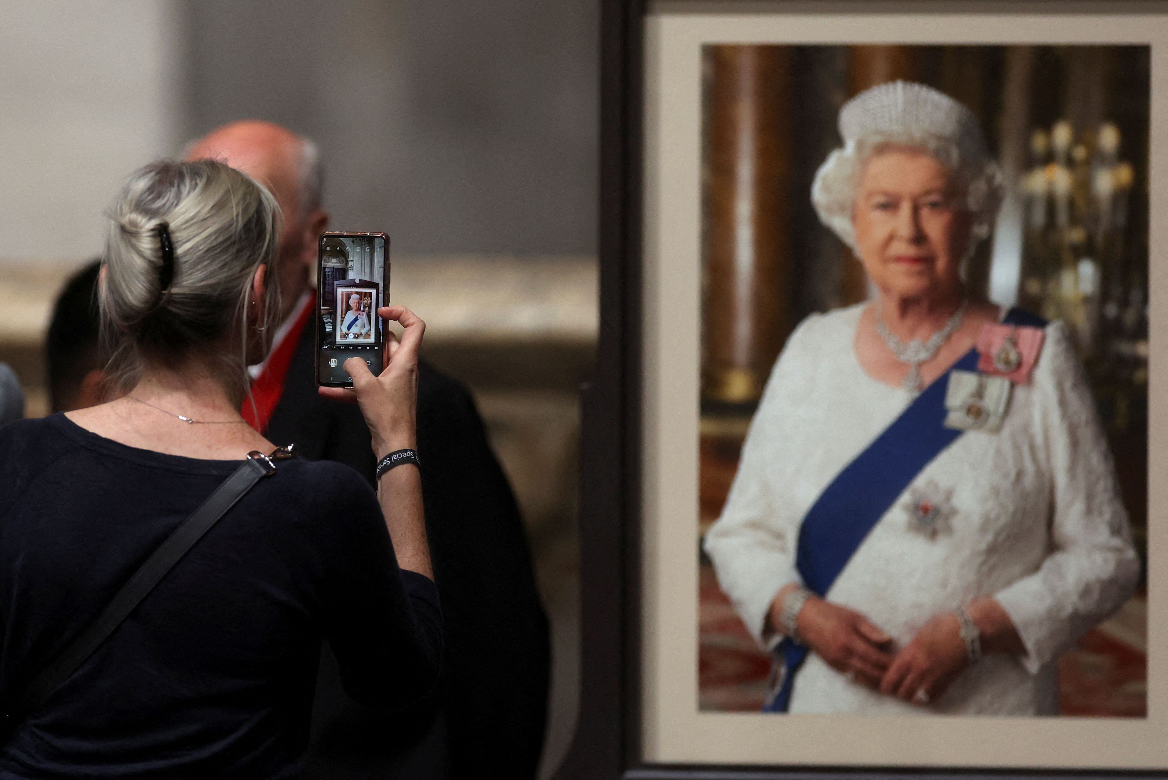 Memoriales en torno a la reina Isabel II se han expandido a lo largo del mundo. Foto: AFP