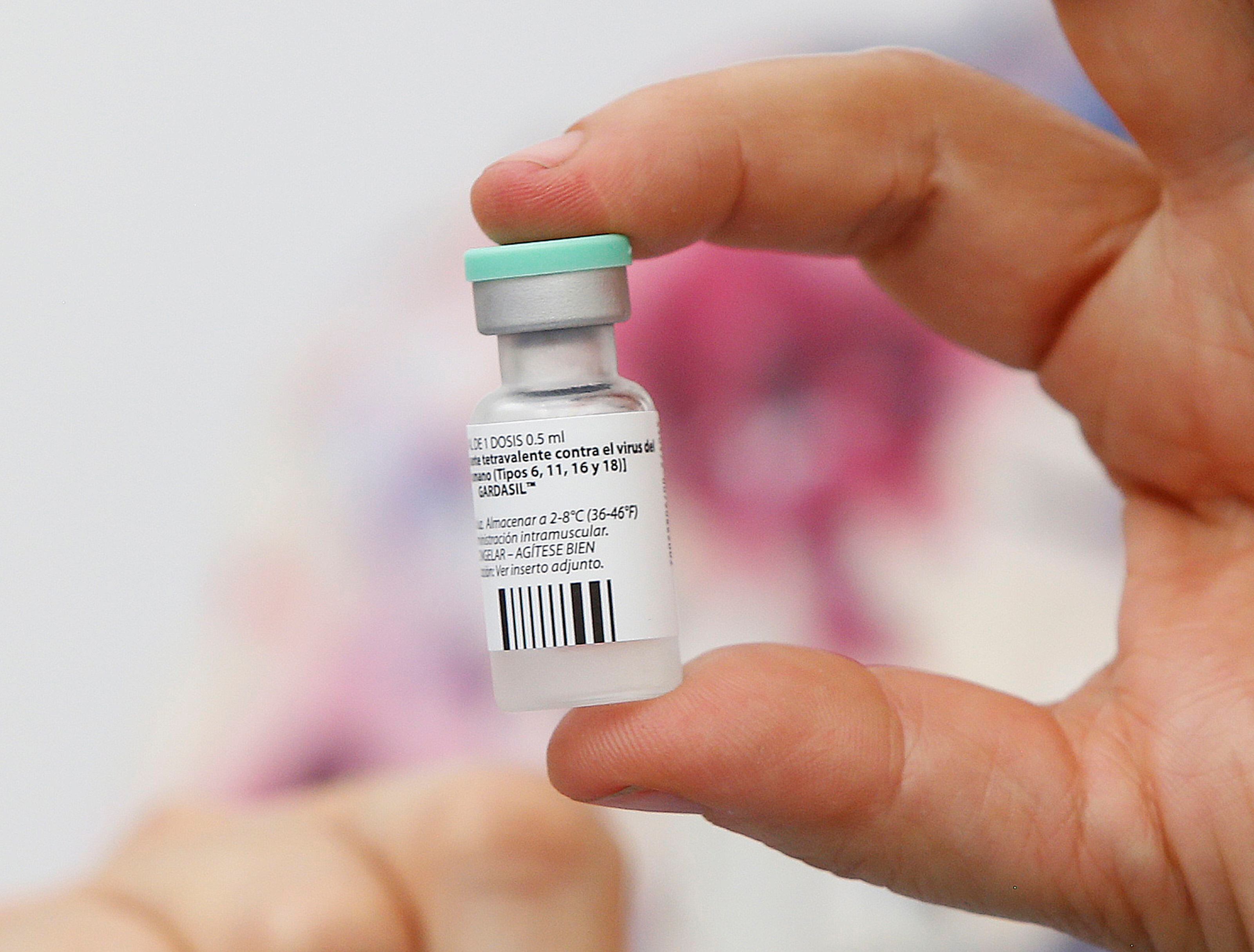 La vacuna contra el papiloma humano será utilizada también en hombres de 10 años. Esta había sido utilizada desde 2019 en las niñas de esa edad.