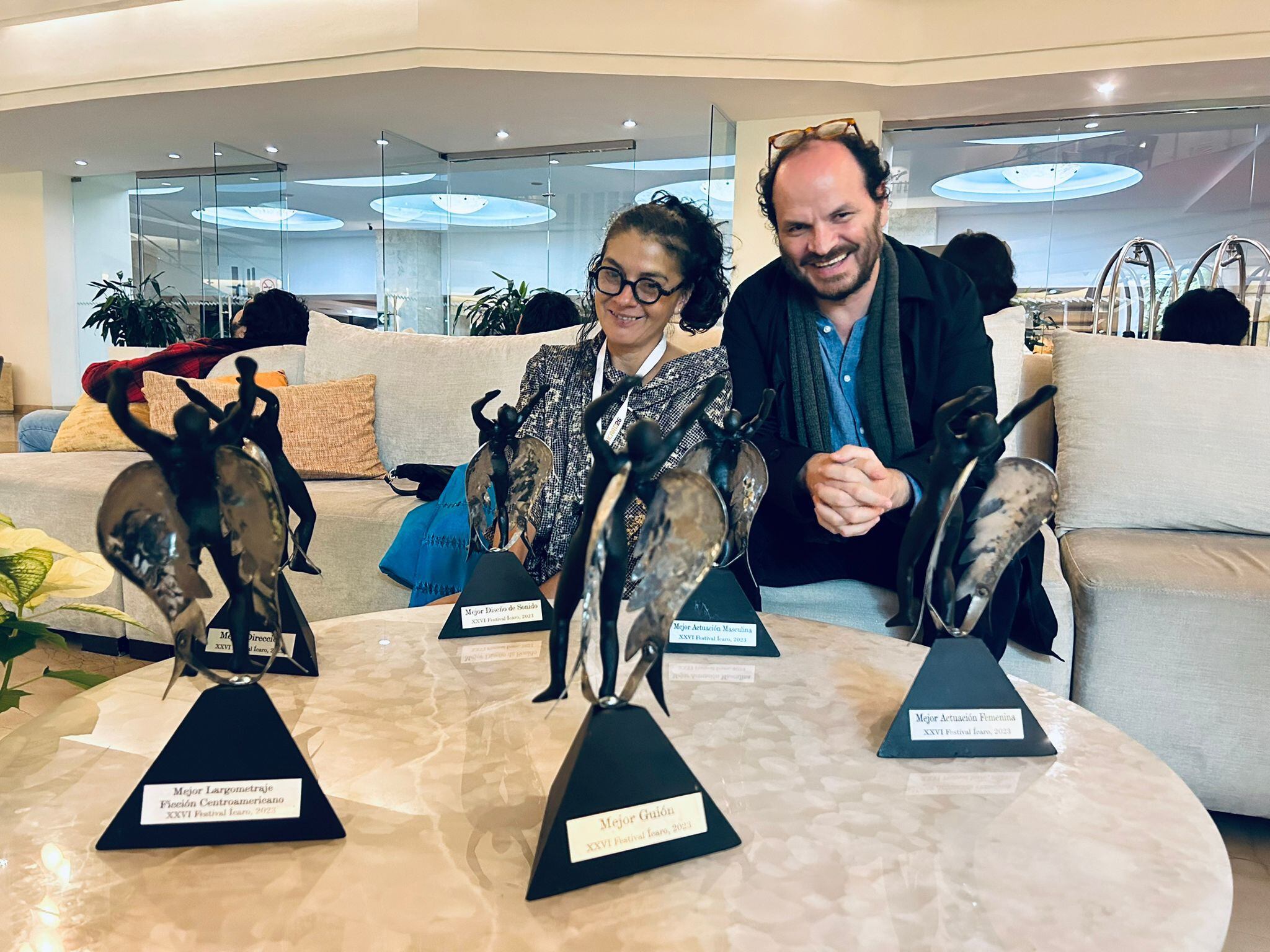 Ruth Sibaja (productora) y Gustavo Fallas (director) recogieron los reconocimientos en el Festival Internacional de Cine Ícaro.
