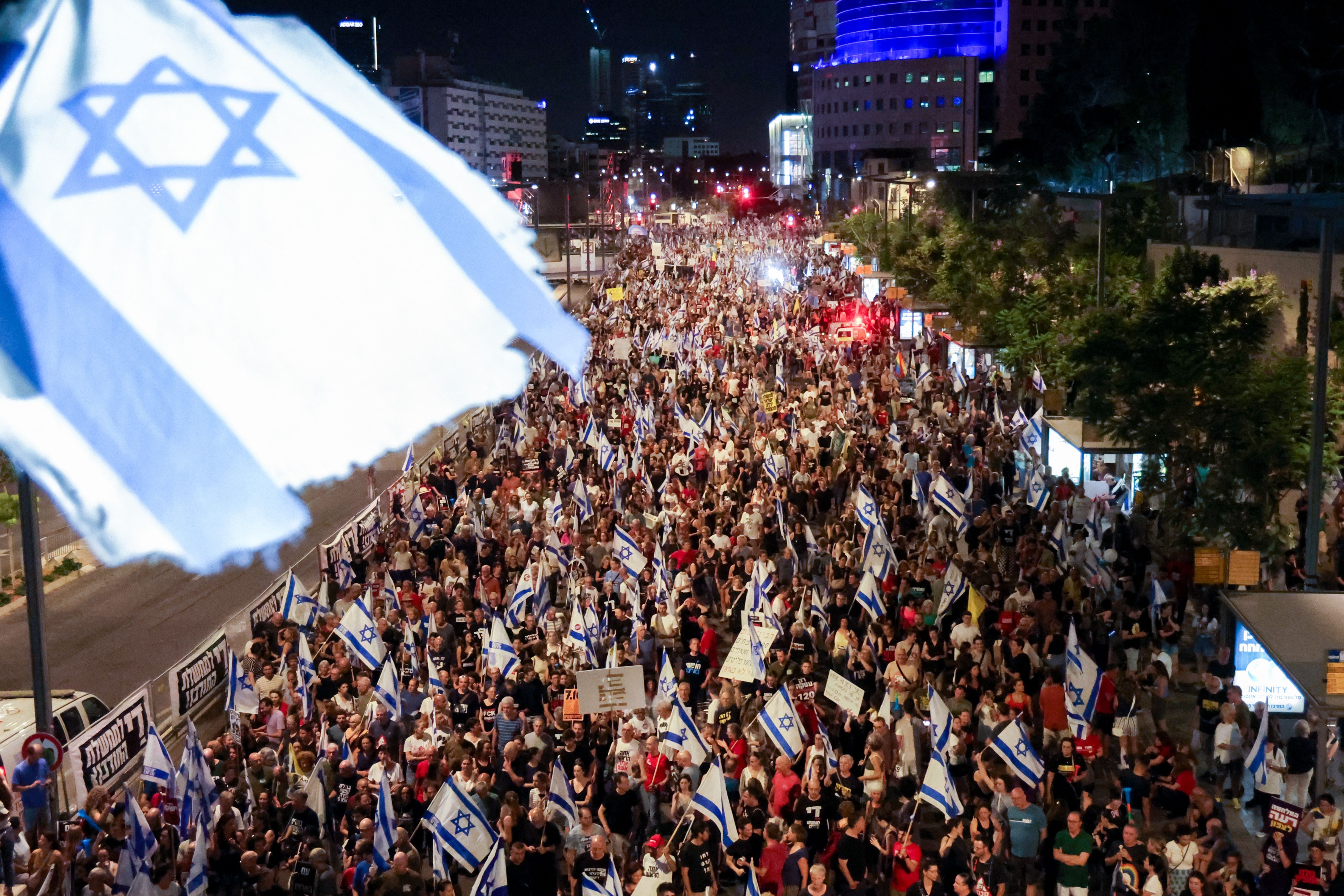 Cada sábado se organizan protestas en Tel Aviv en contra de la gestión del primer ministro, Benjamín Netanyahu. Foto: AFP
