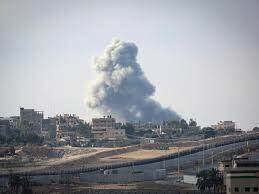 Este lunes, el IDF bombardeó varias zonas de Rafah, mientres emitía ordenes a los pobladores para que evacuaran la zona. Foto: AFP