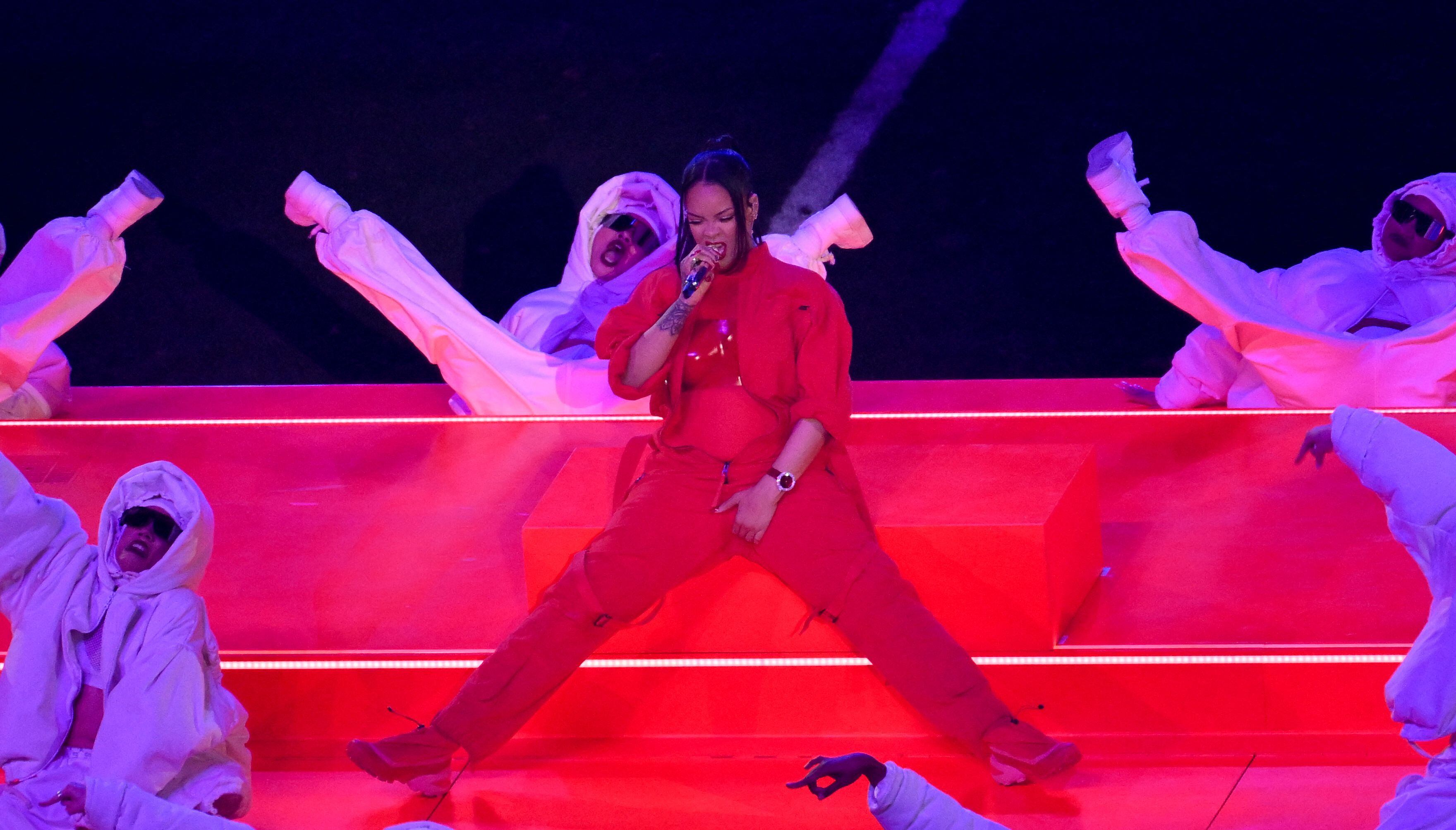 Se notó que Rihanna disfrutó mucho su presentación en el Super Bowl, acompañada de una tropa de bailarines.